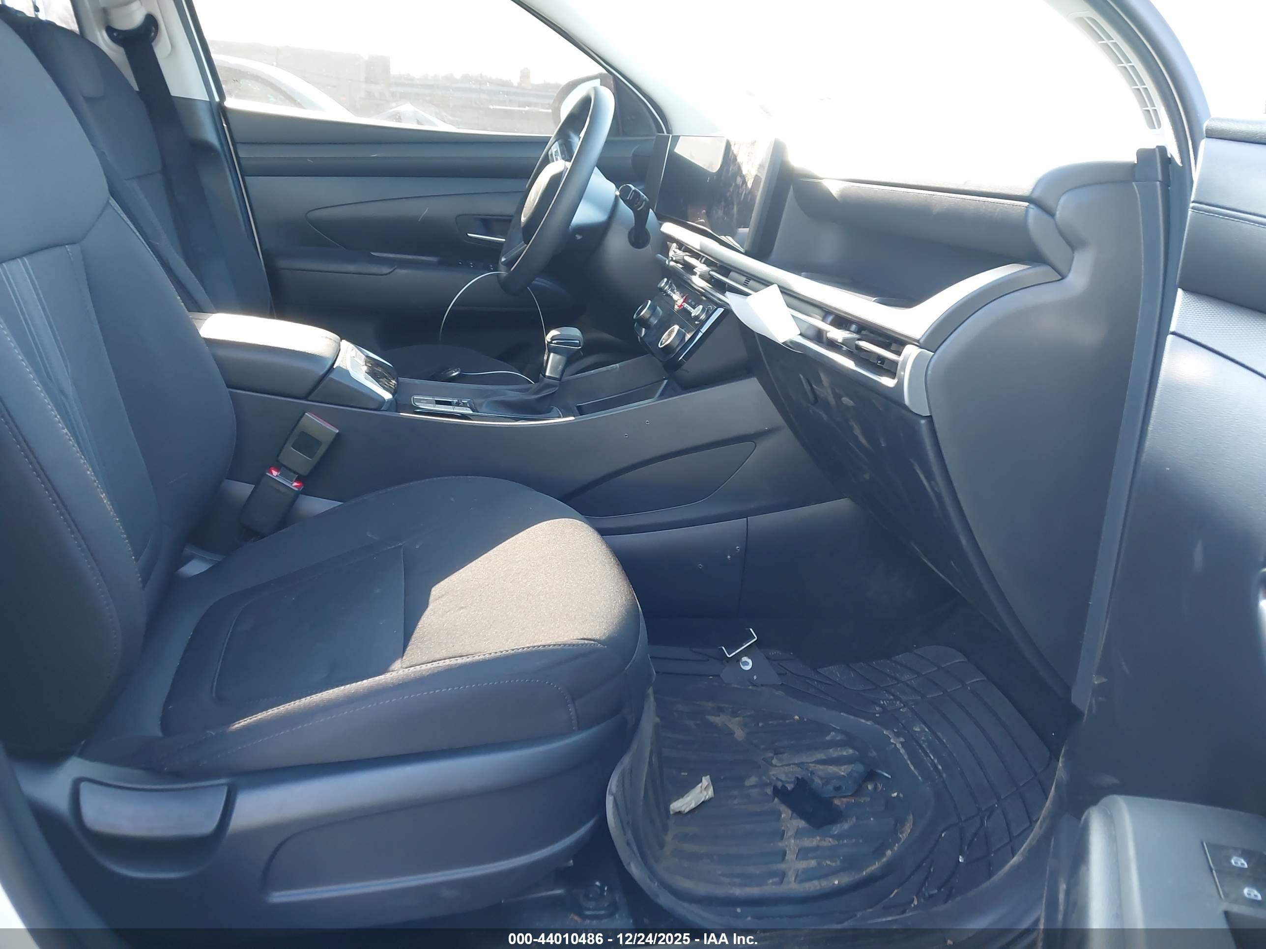 HYUNDAI TUCSON image 5
