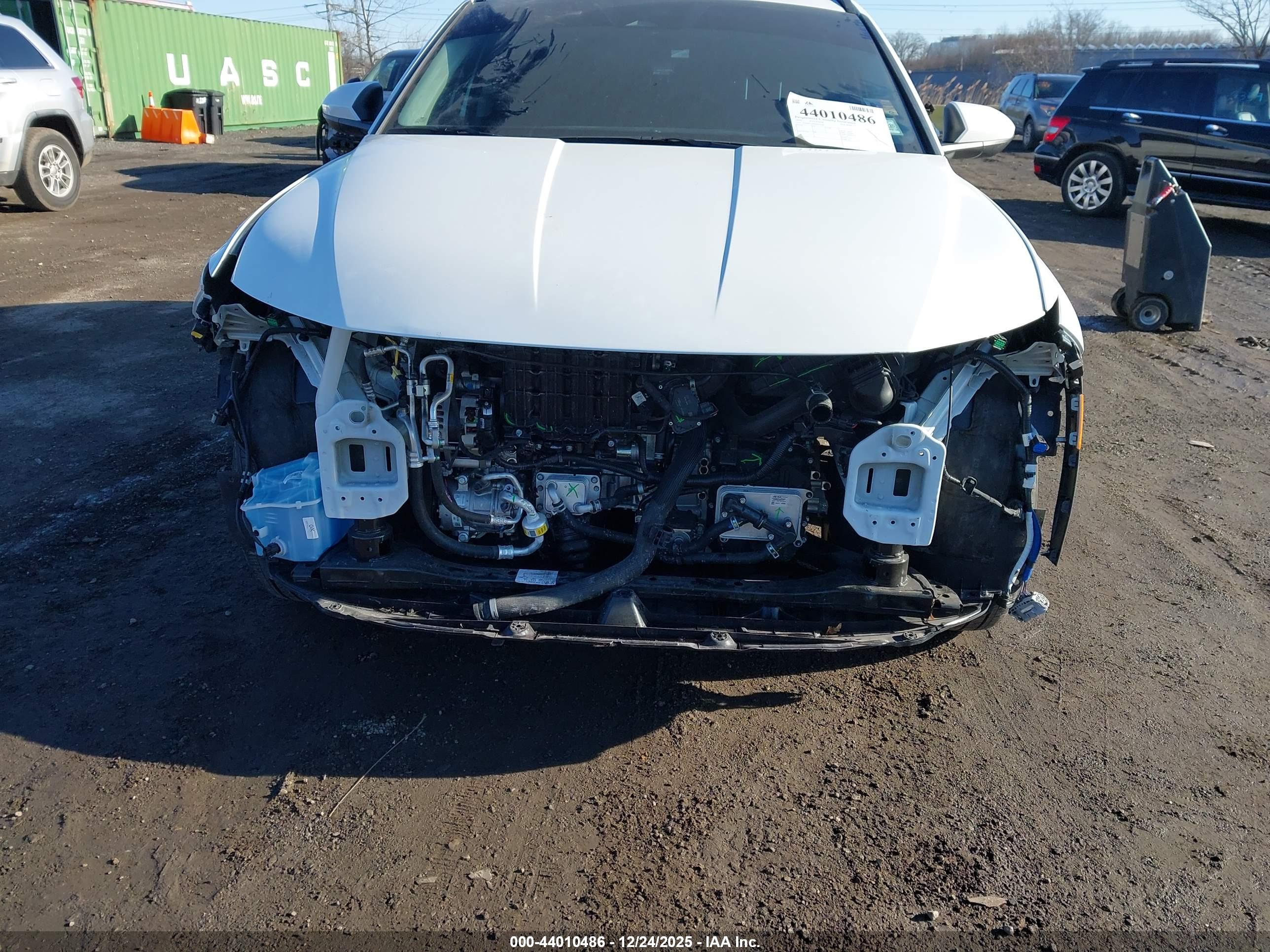 HYUNDAI TUCSON image 6