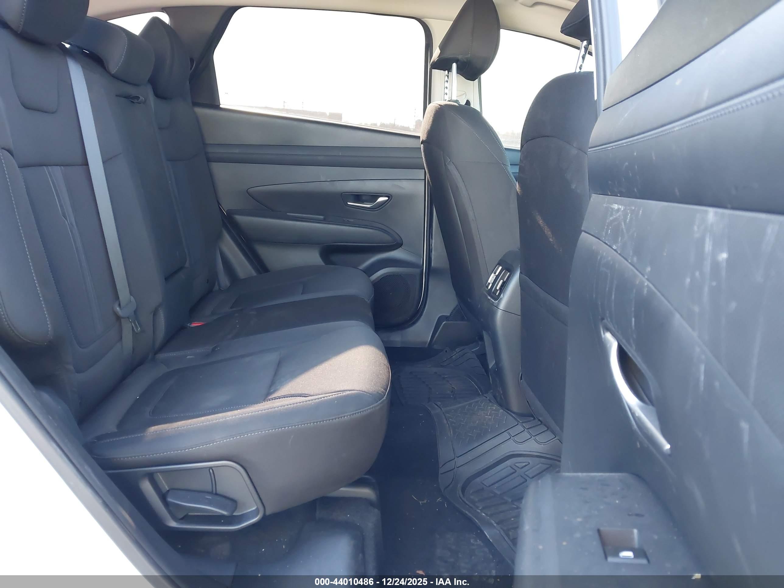 HYUNDAI TUCSON image 8