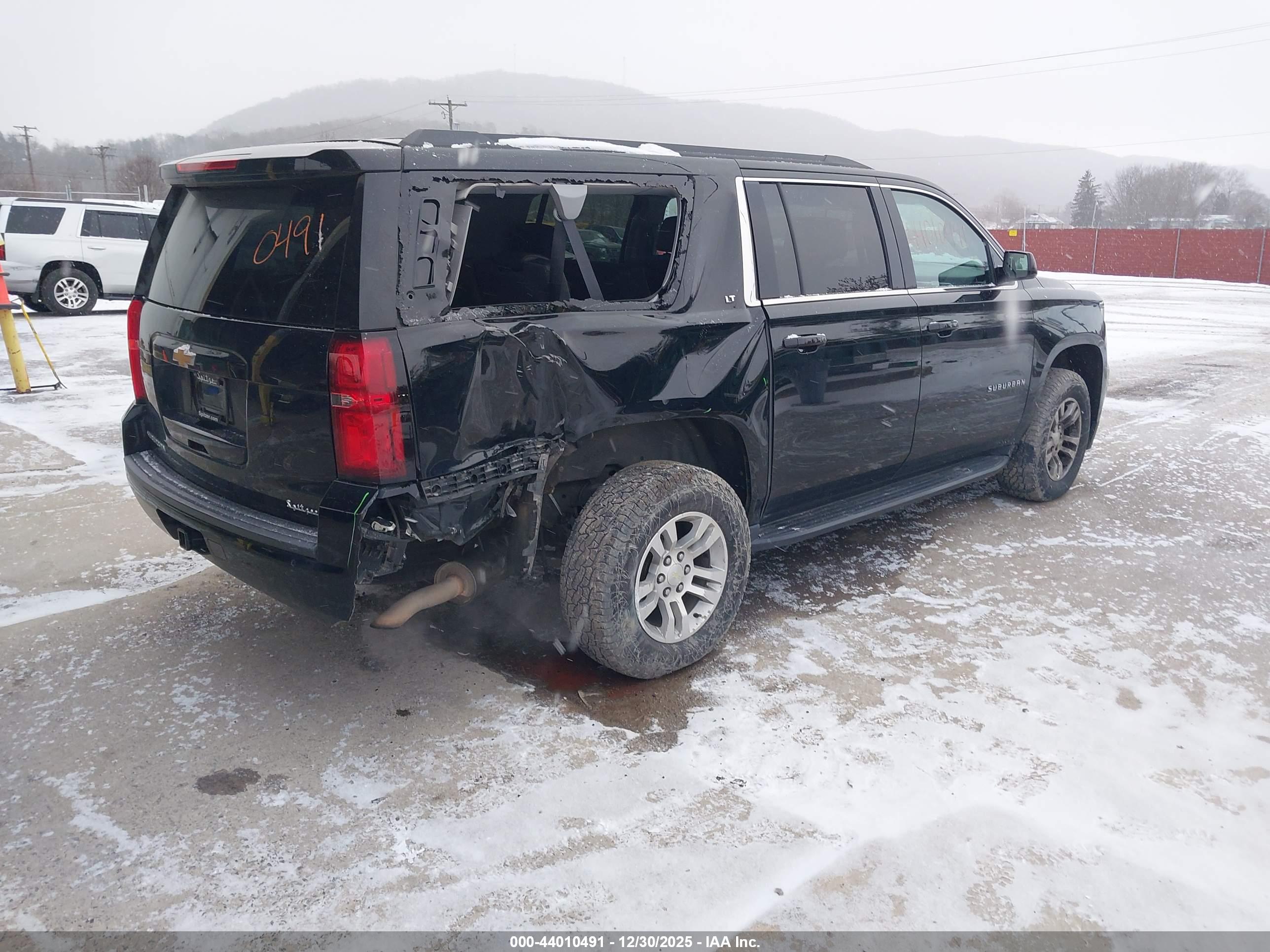CHEVROLET SUBURBAN image 4