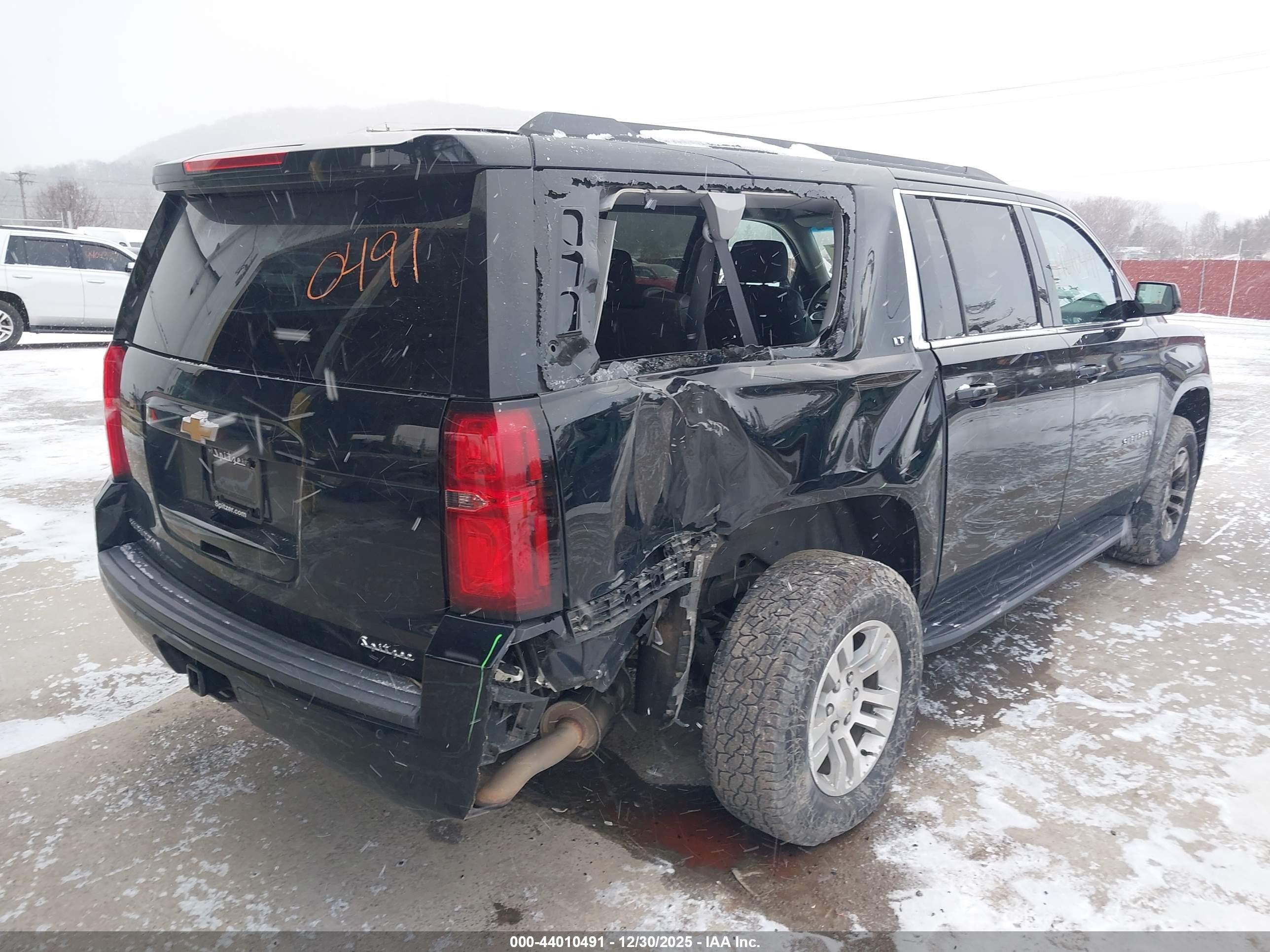 CHEVROLET SUBURBAN image 6