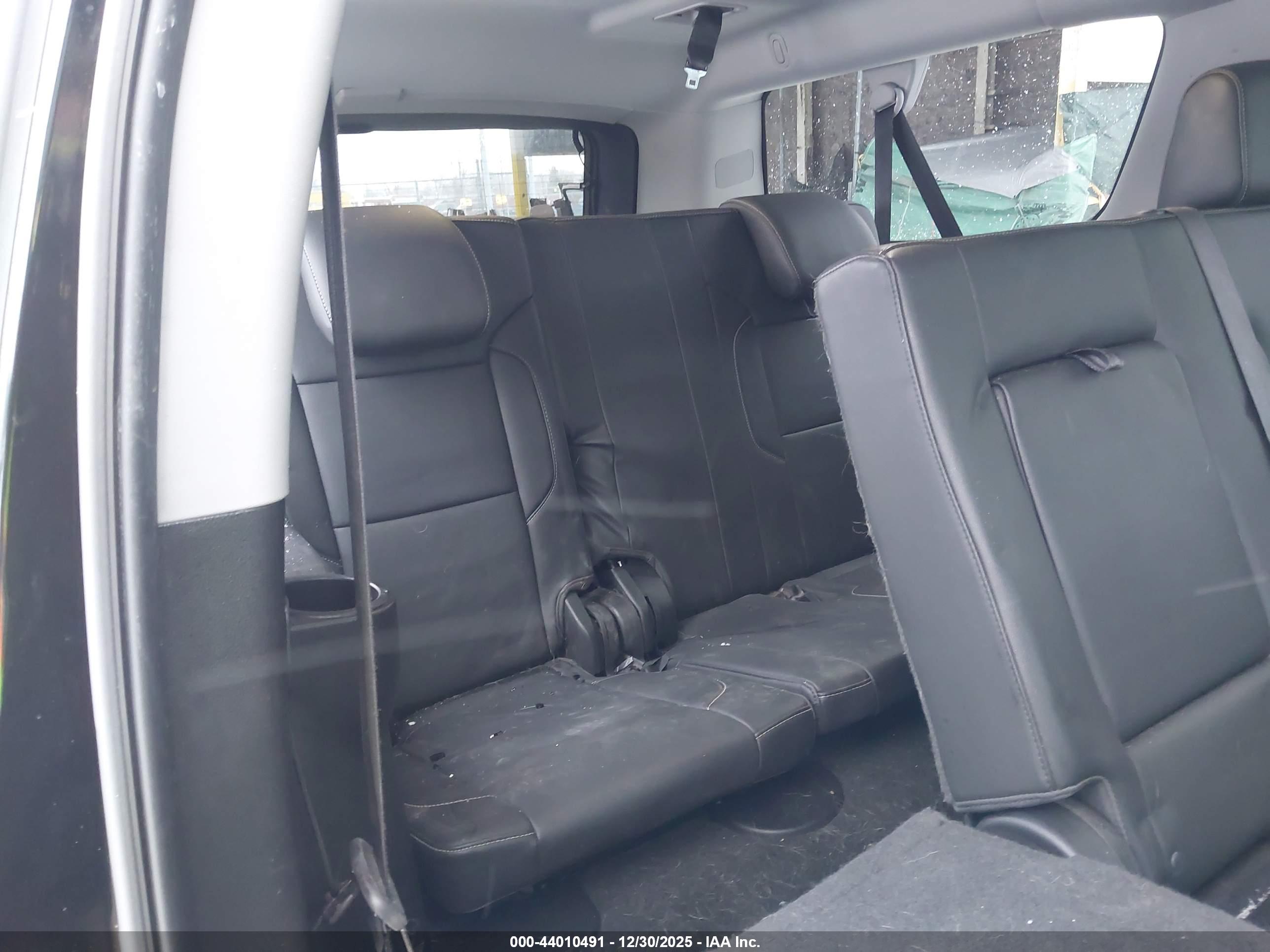 CHEVROLET SUBURBAN image 8