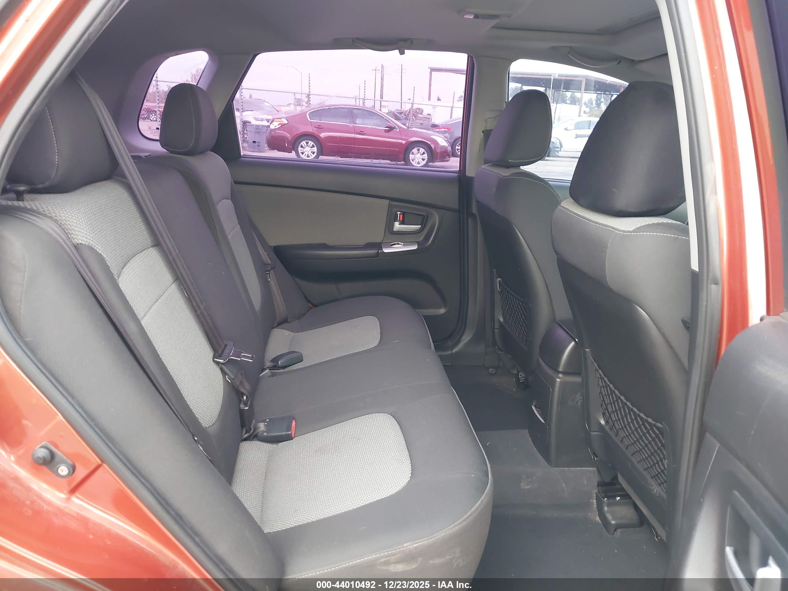 KIA SPECTRA5 image 8