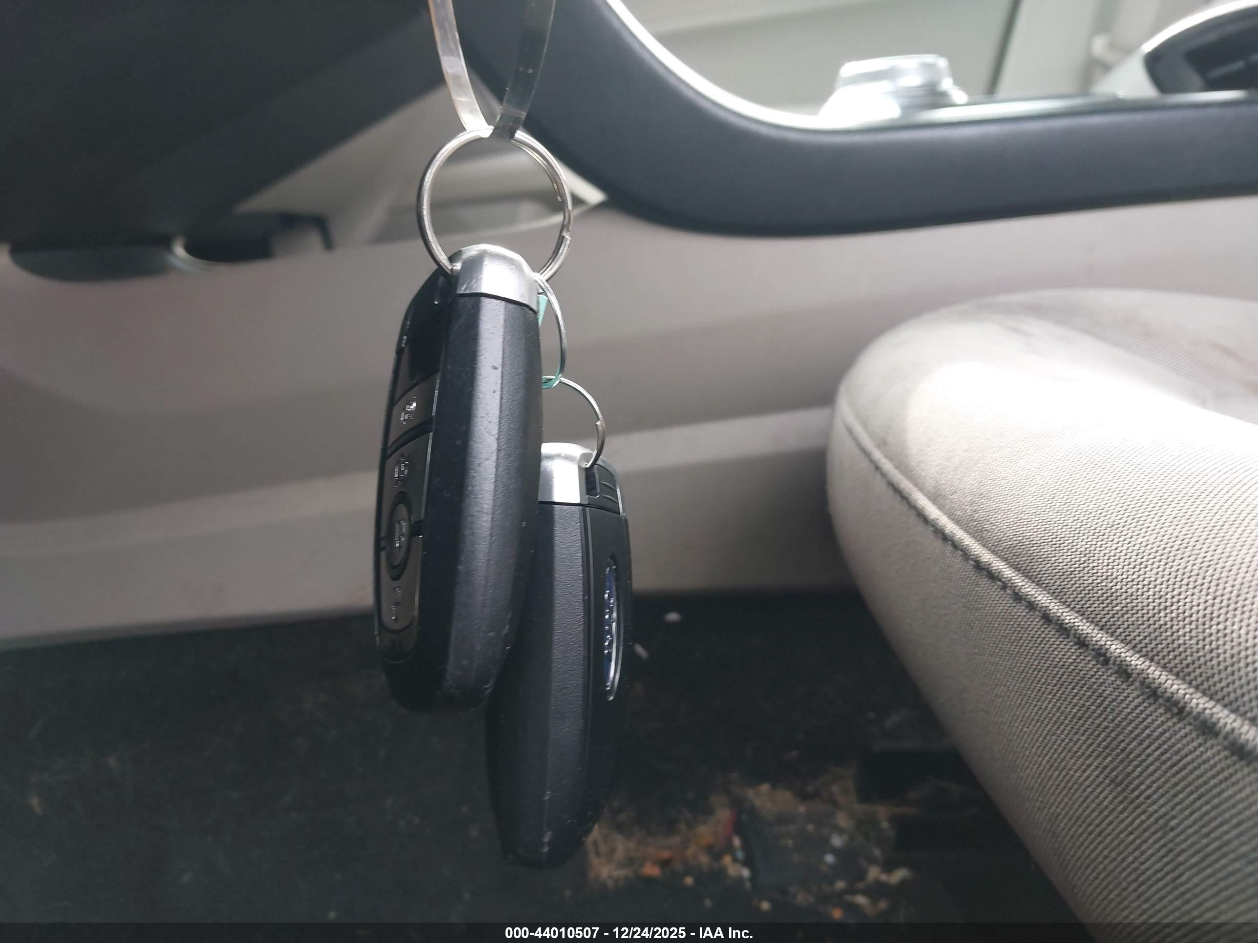 FORD FUSION image 11