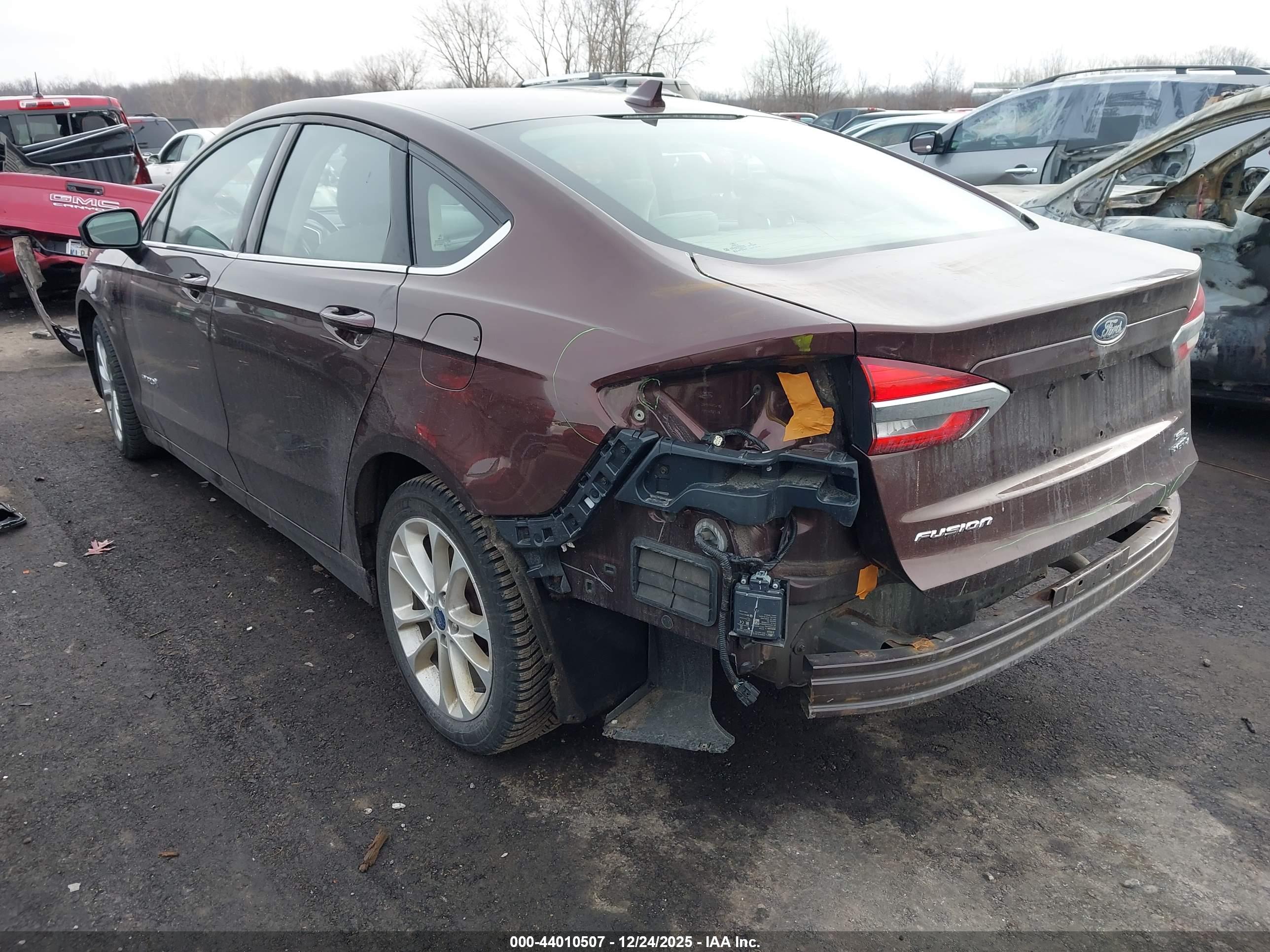 FORD FUSION image 3