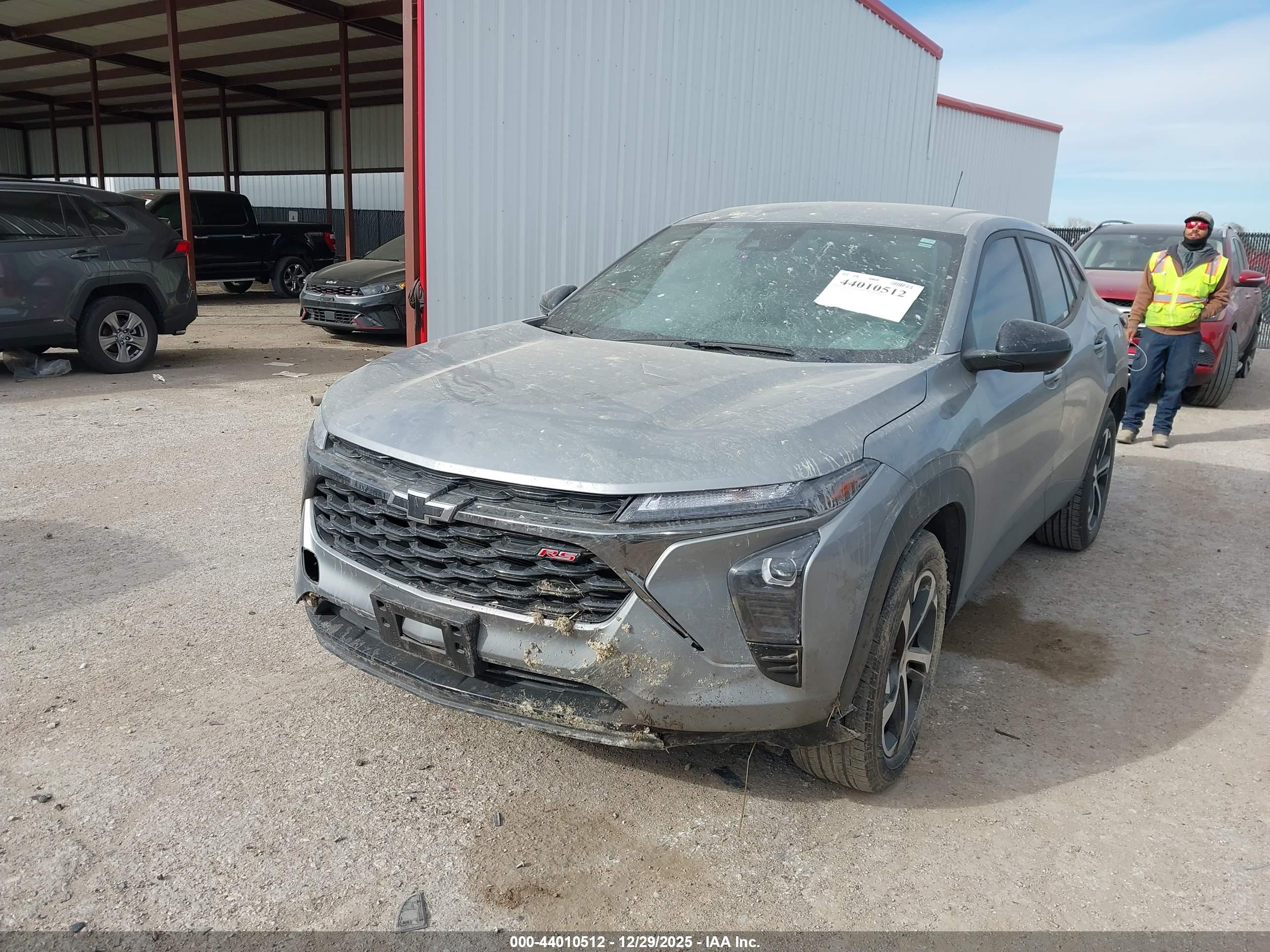 CHEVROLET TRAX image 2