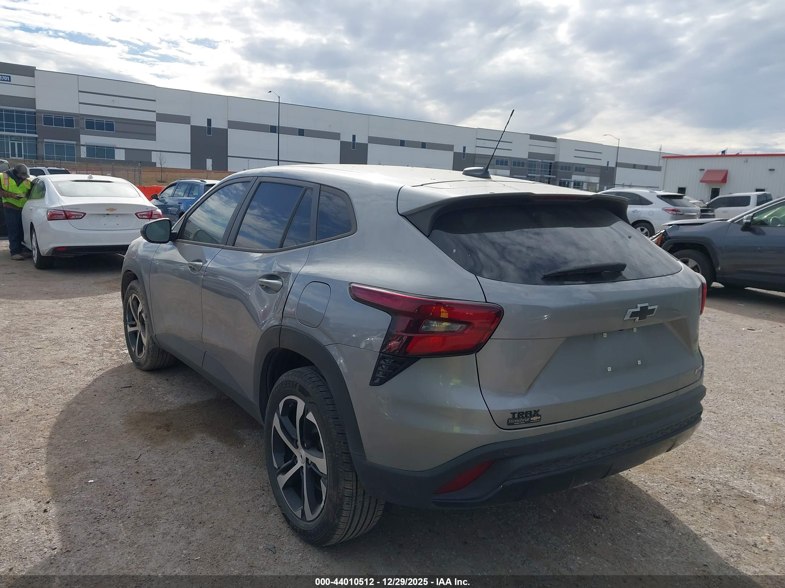 CHEVROLET TRAX image 3