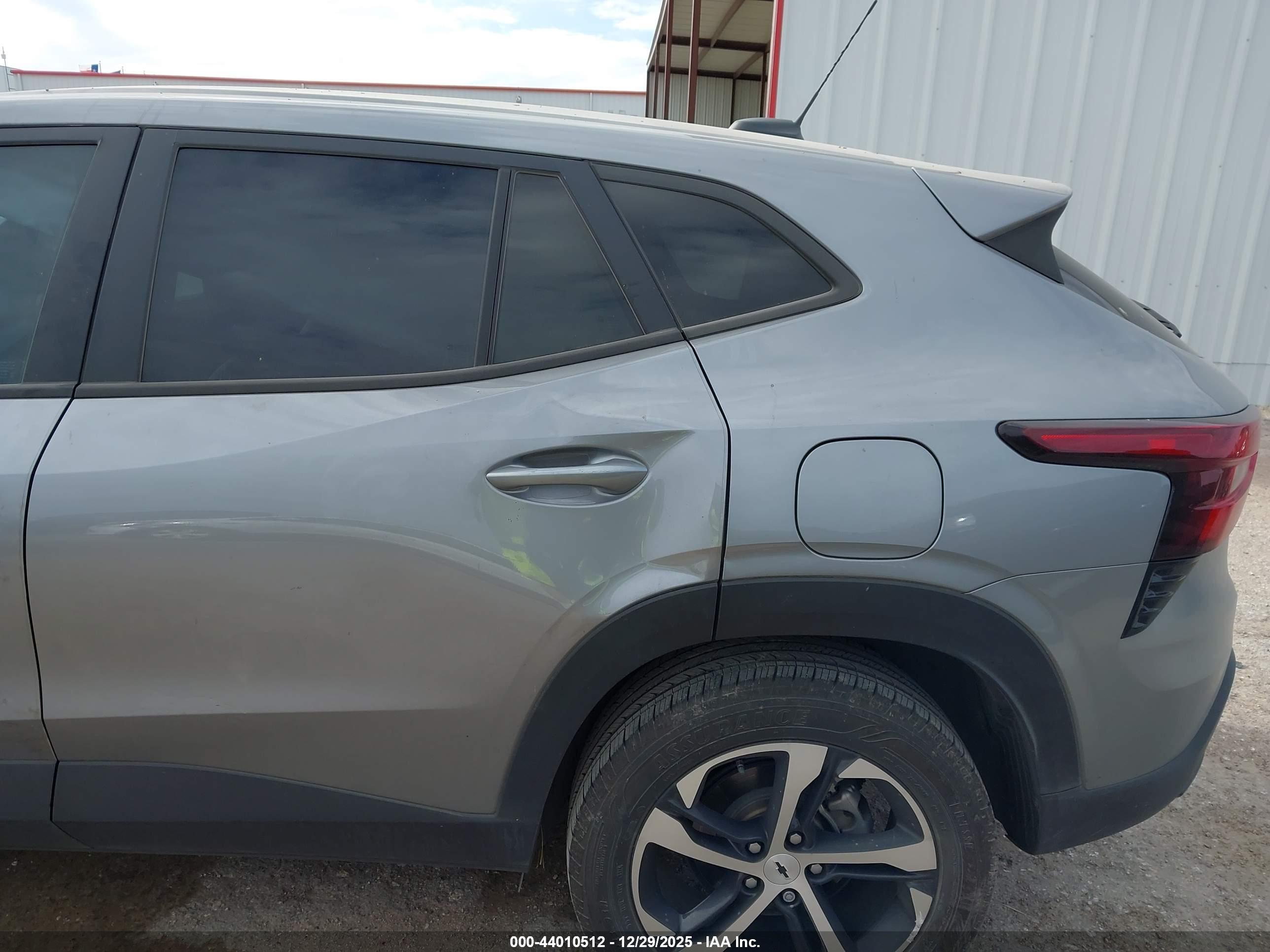 CHEVROLET TRAX image 6