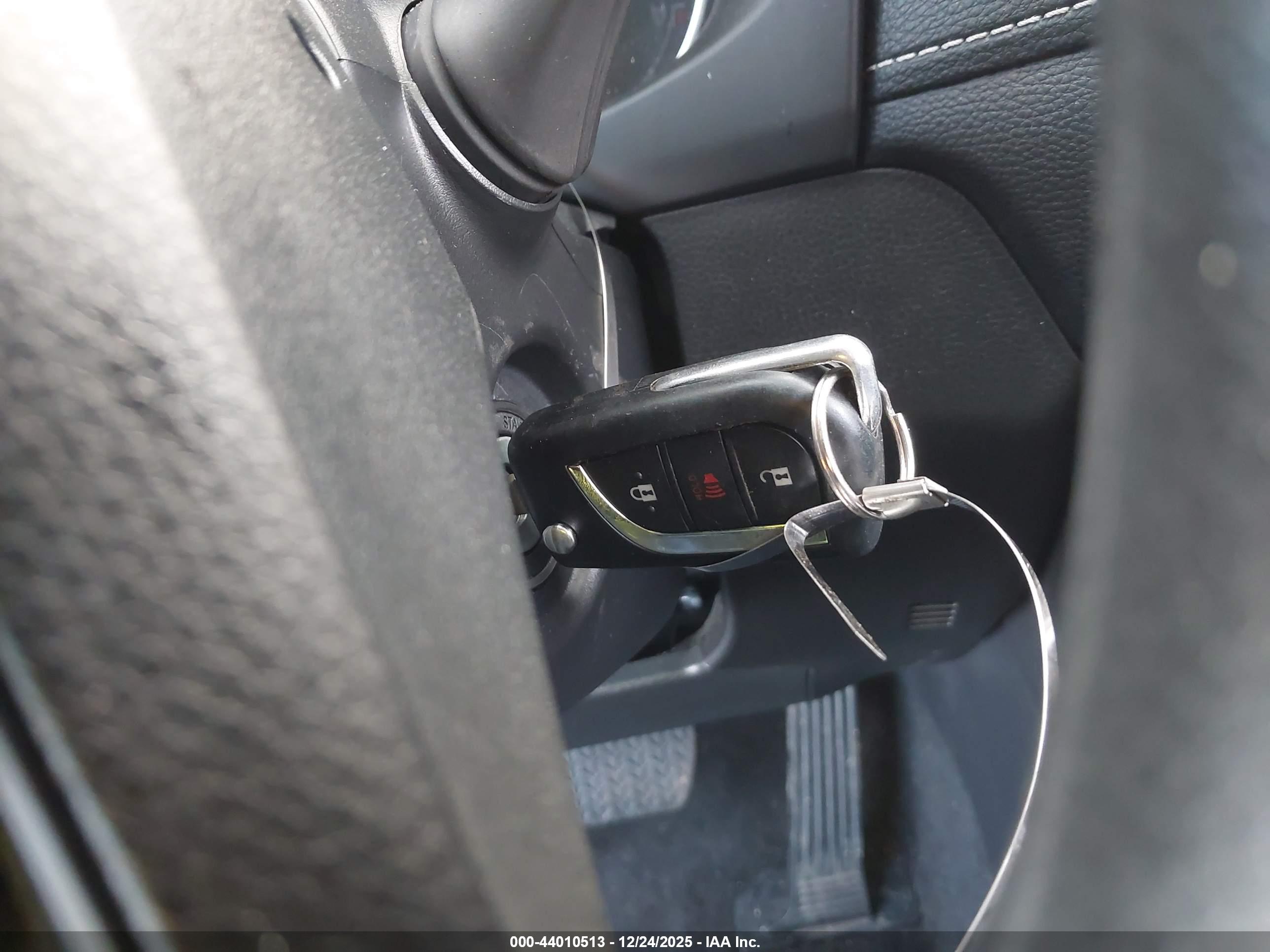 TOYOTA RAV4 image 11