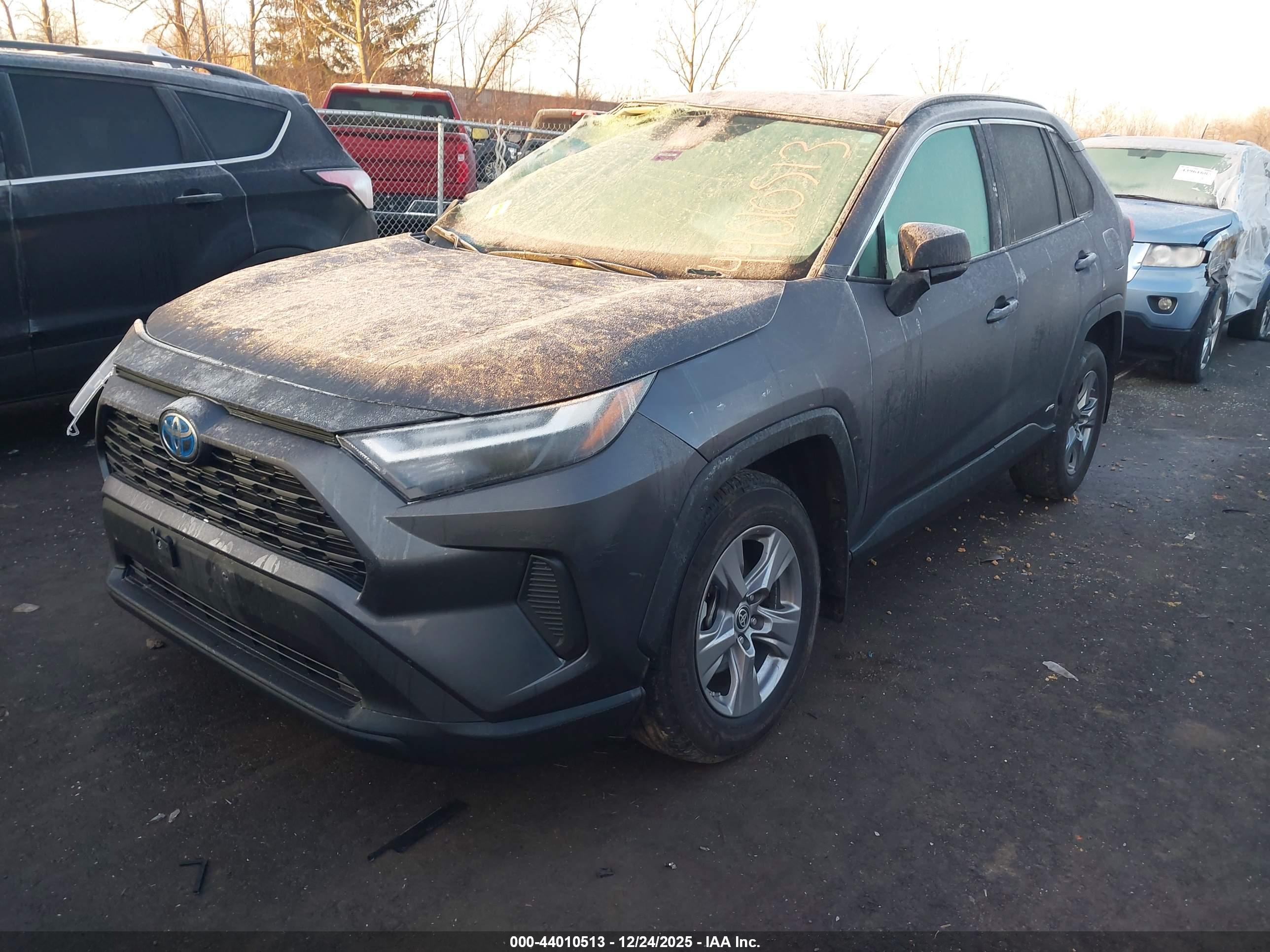 TOYOTA RAV4 image 2
