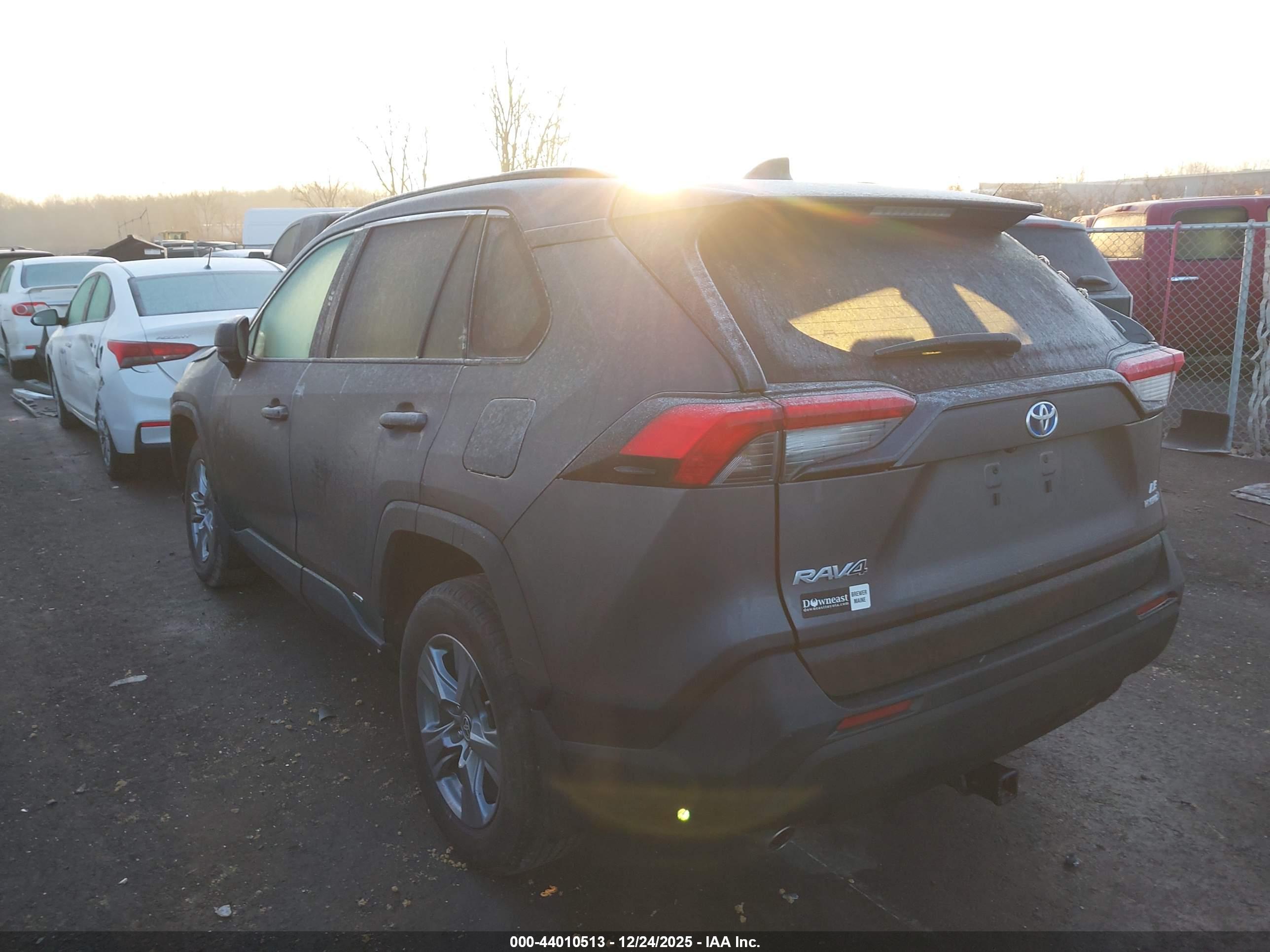 TOYOTA RAV4 image 3
