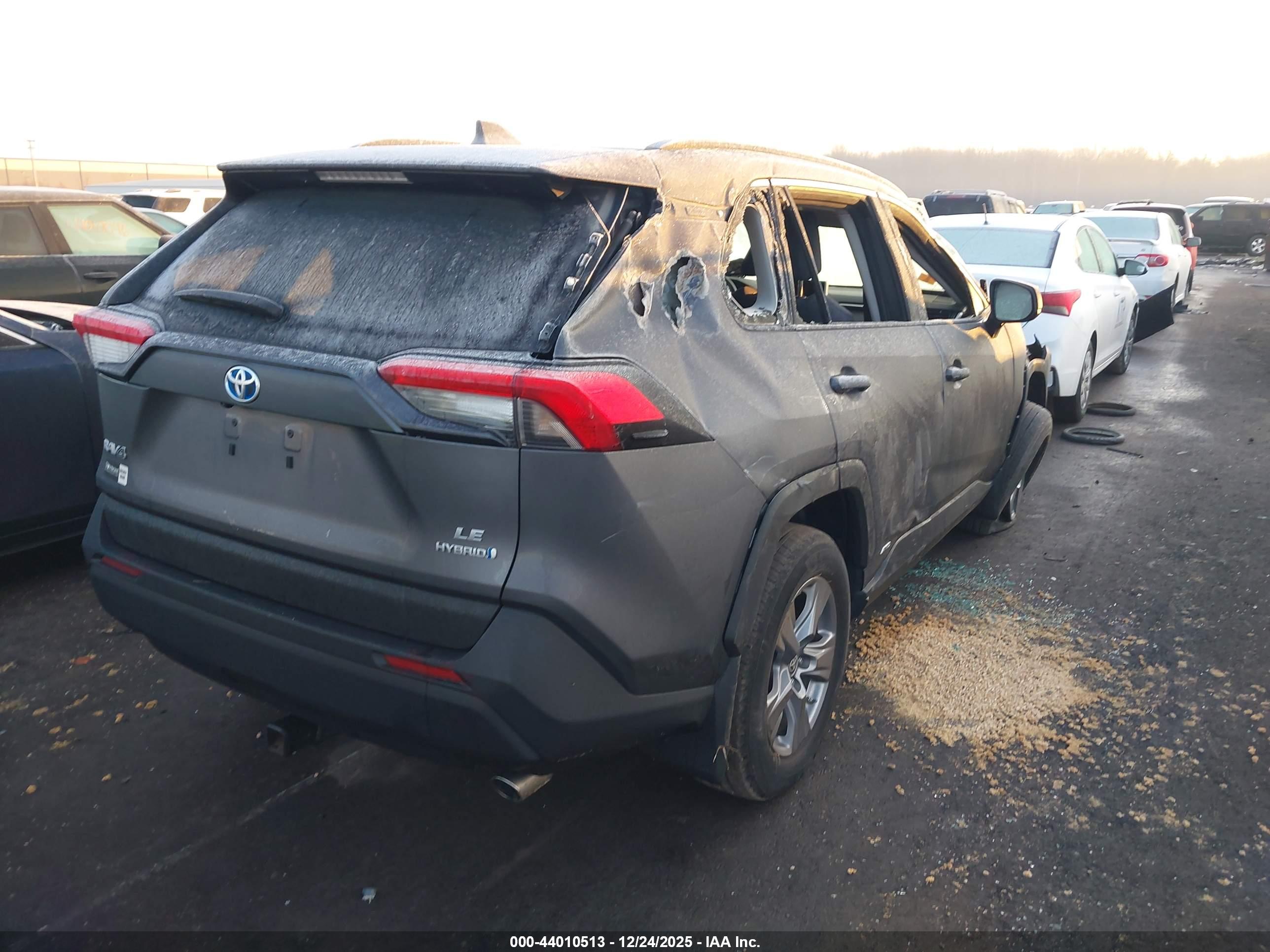 TOYOTA RAV4 image 4