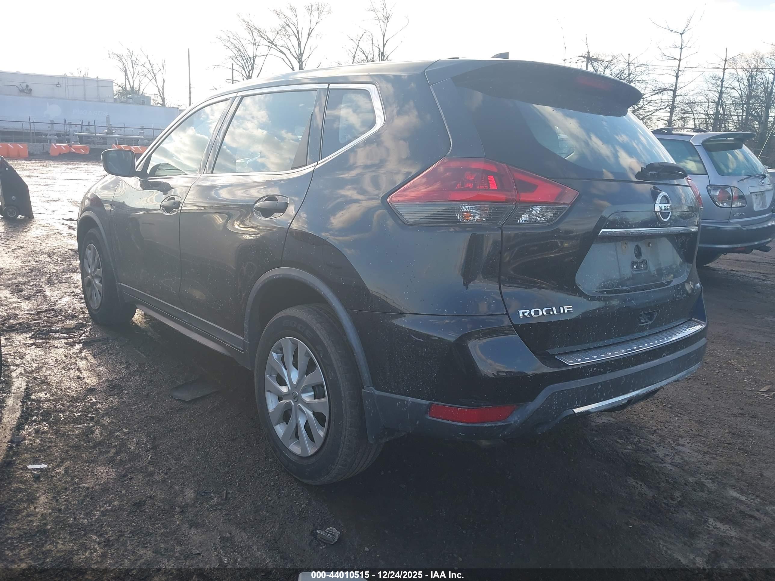 NISSAN ROGUE image 3