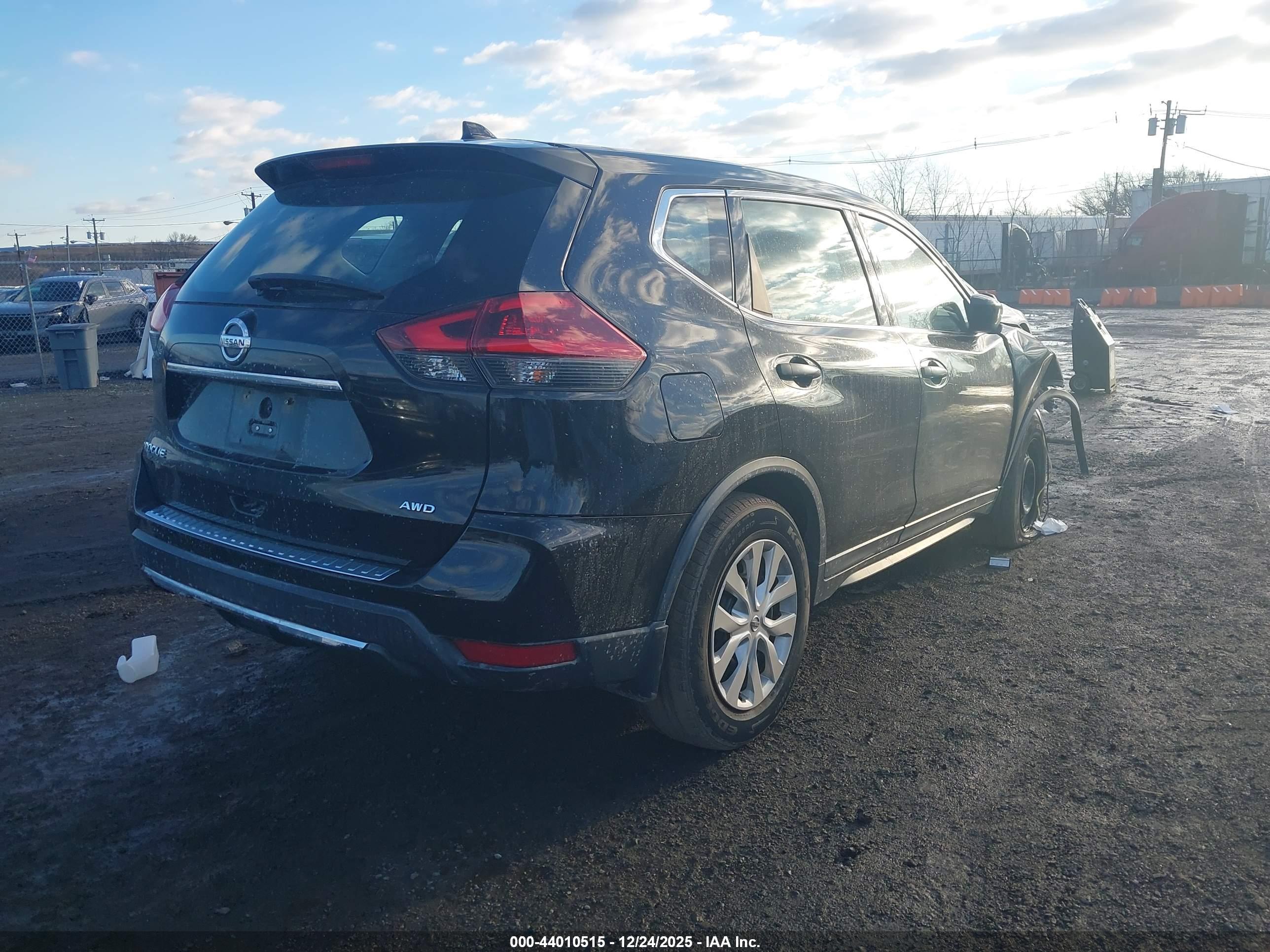 NISSAN ROGUE image 4