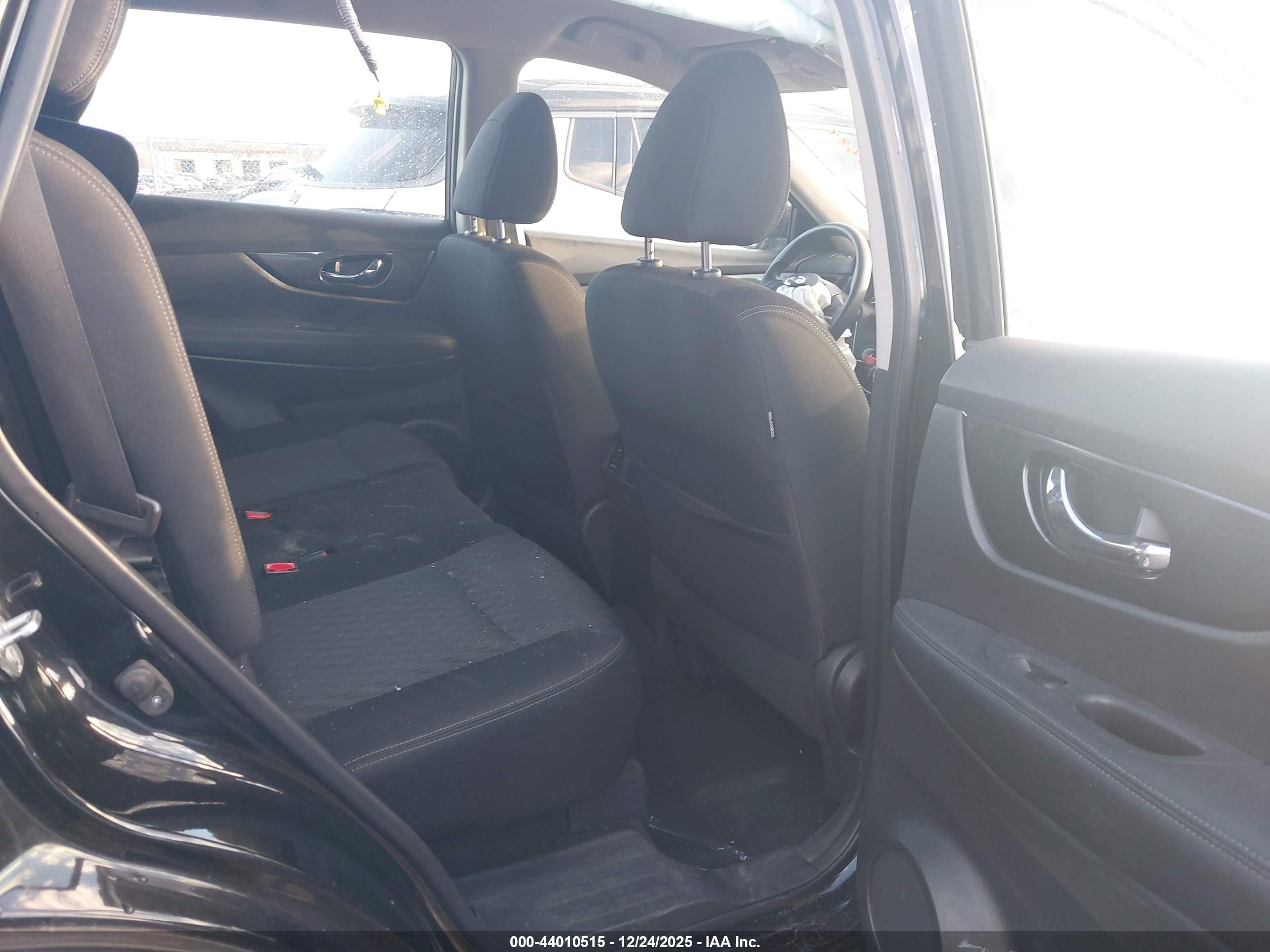 NISSAN ROGUE image 8
