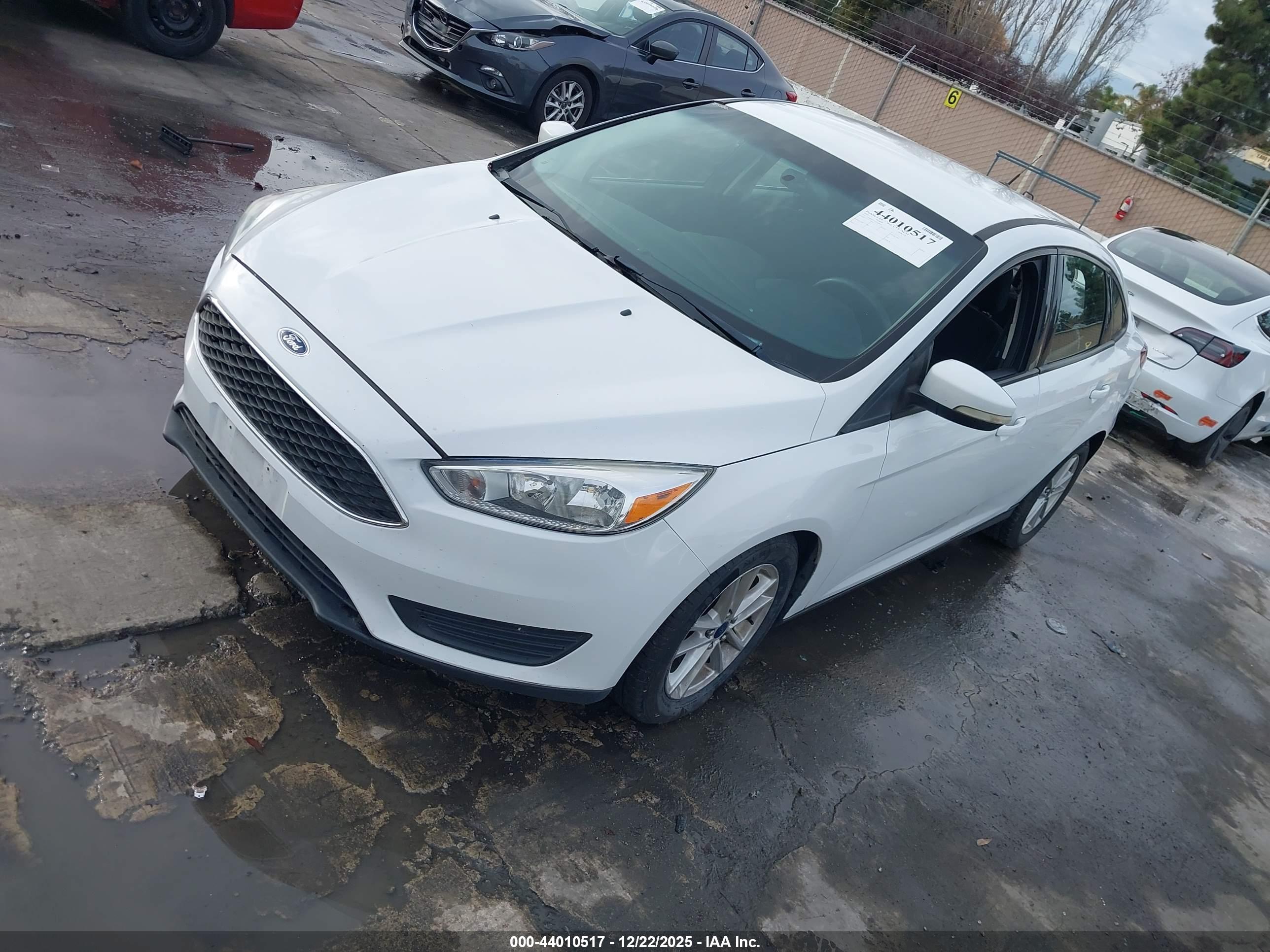 FORD FOCUS image 2