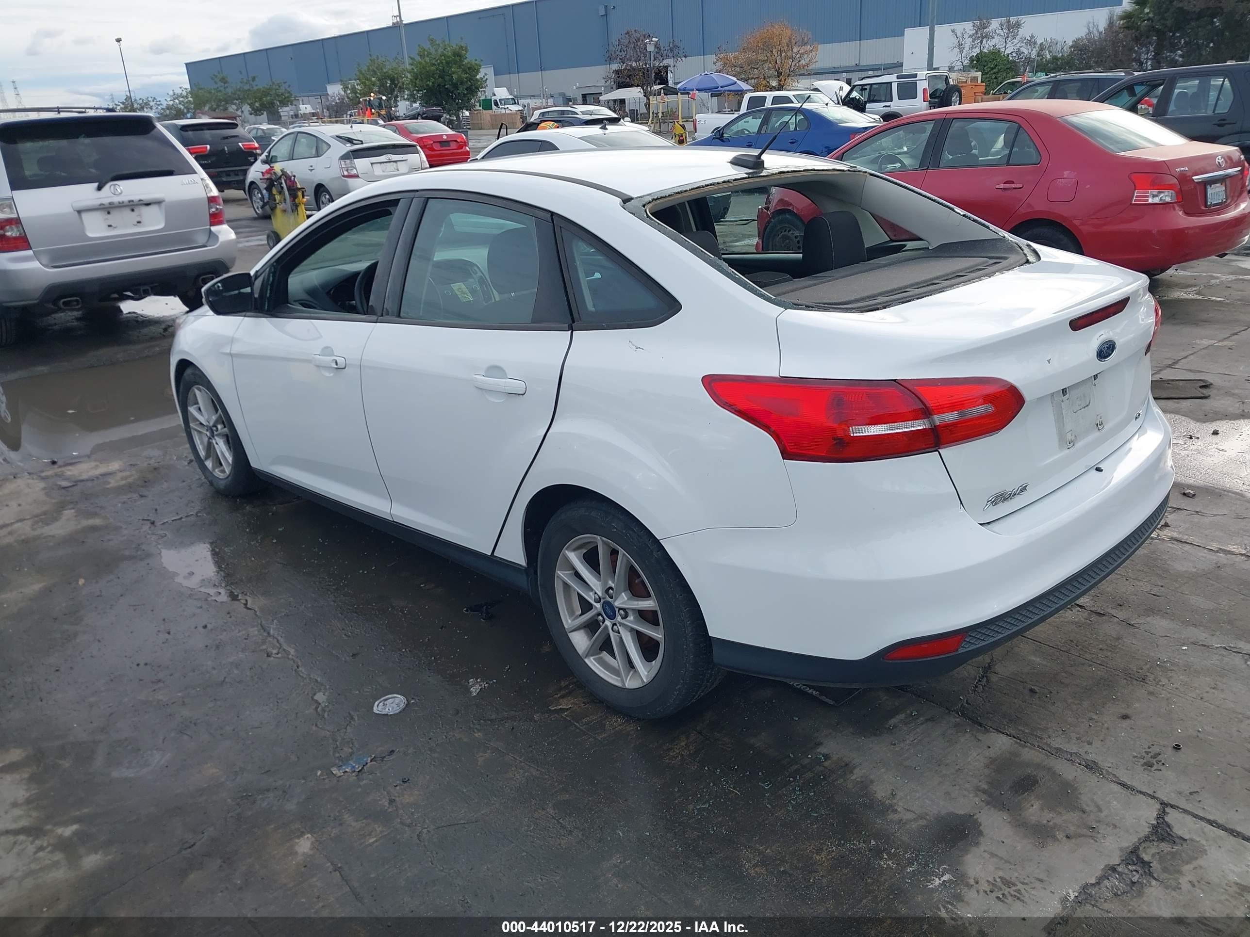 FORD FOCUS image 3