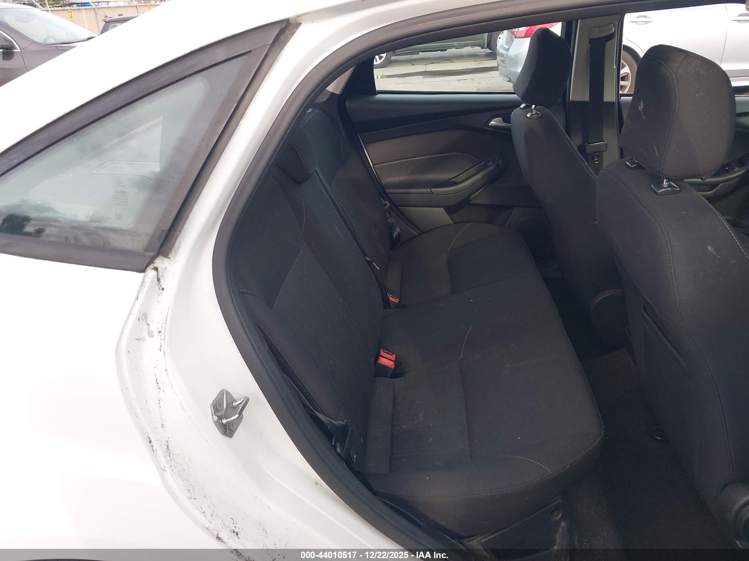 FORD FOCUS image 8