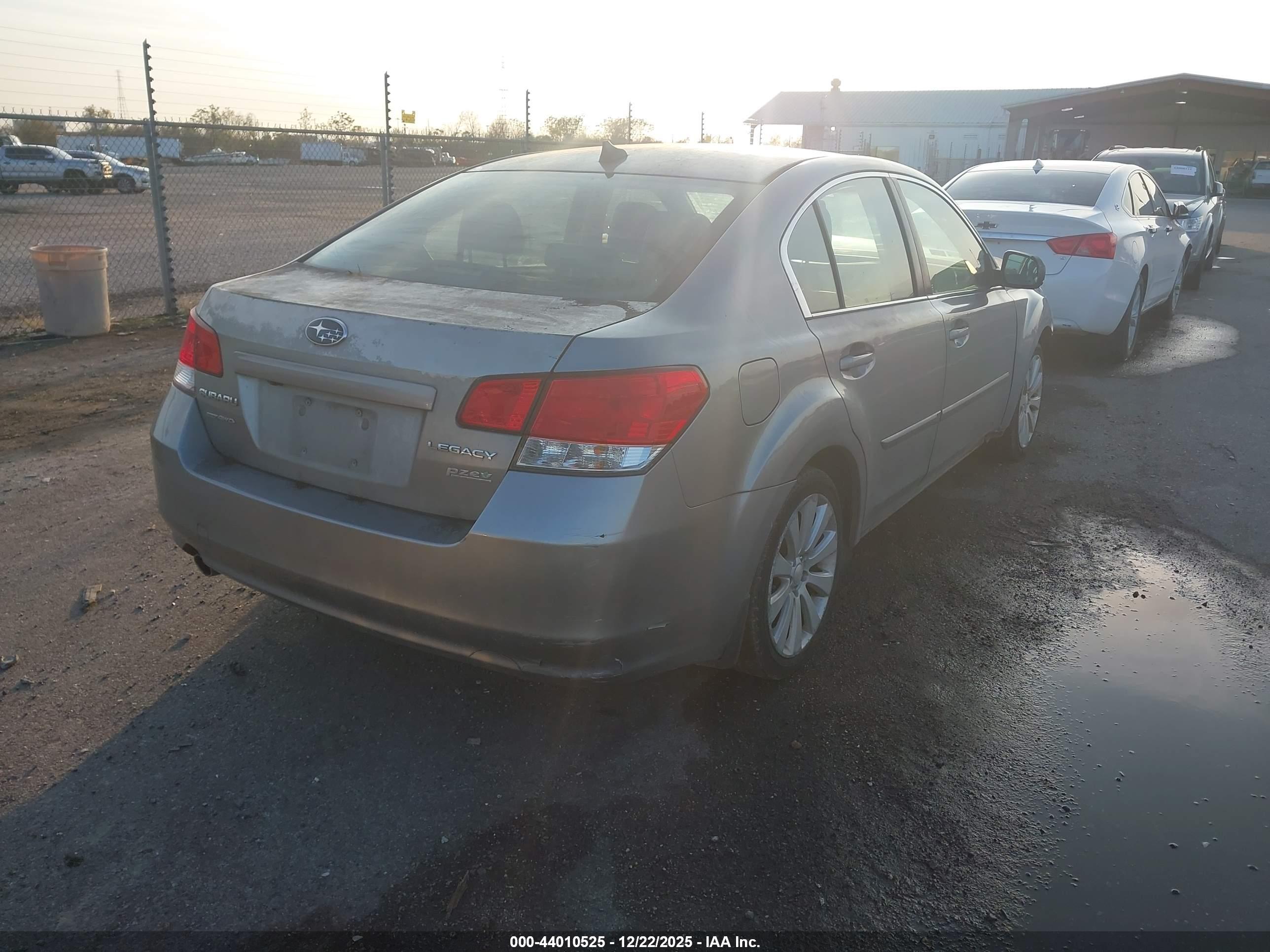 SUBARU LEGACY image 4