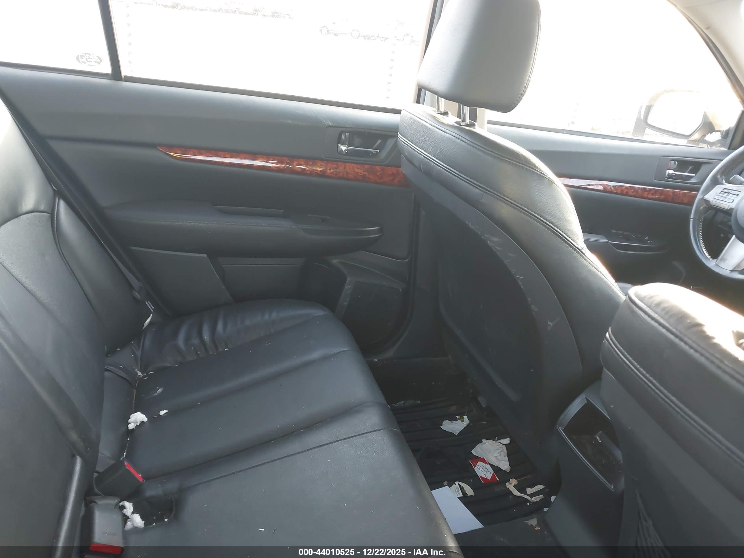 SUBARU LEGACY image 8