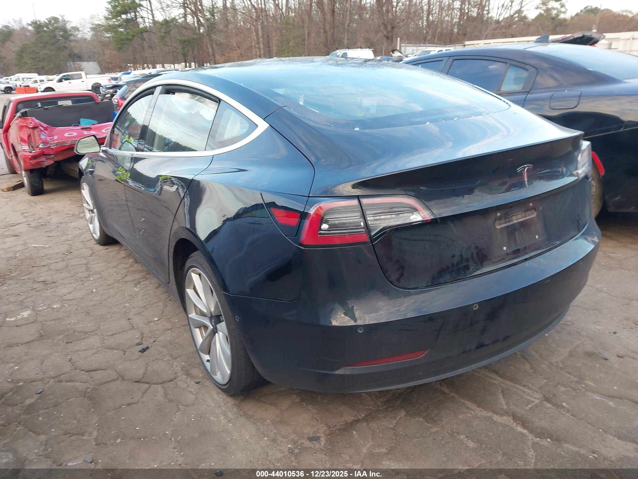 TESLA MODEL image 3
