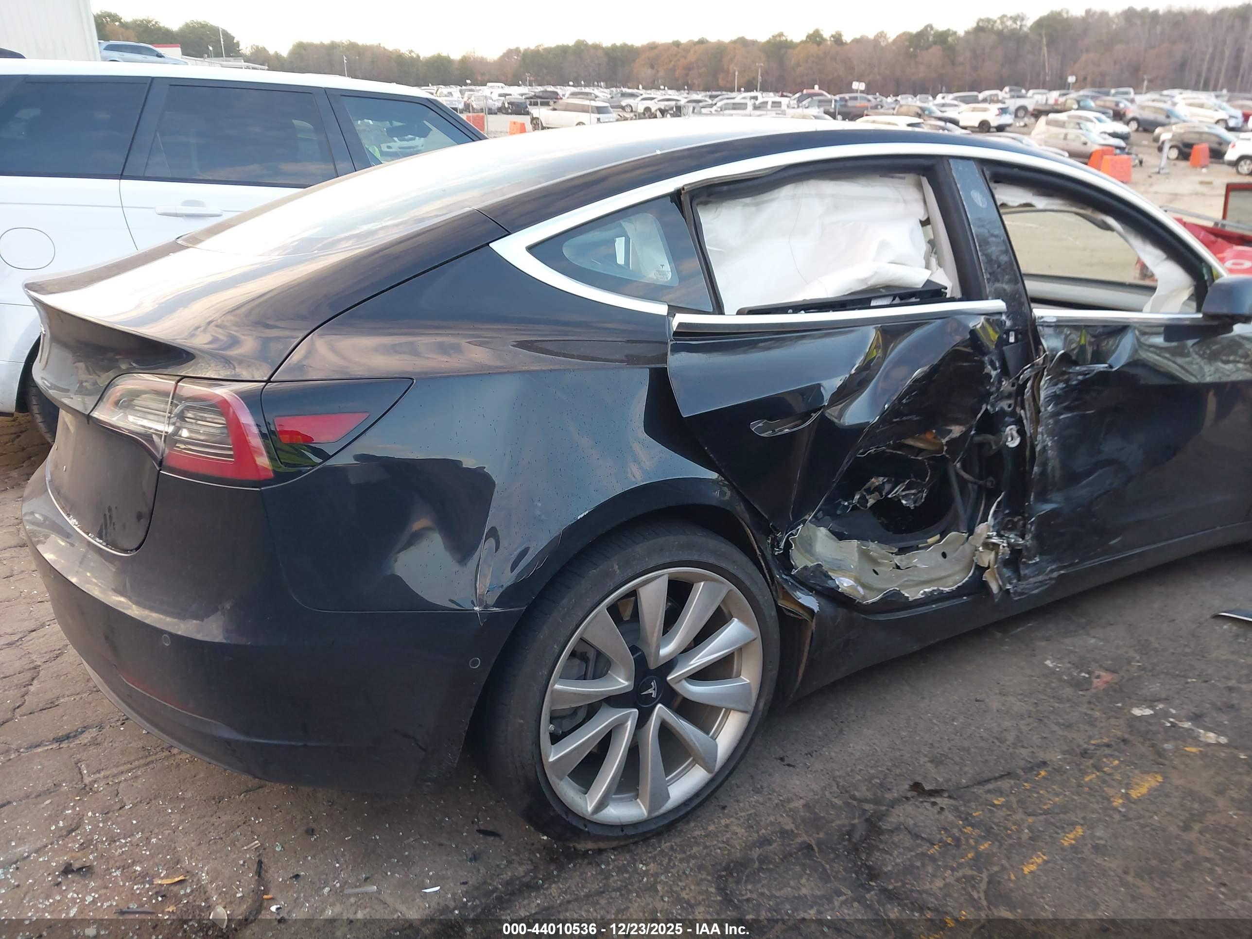 TESLA MODEL image 6