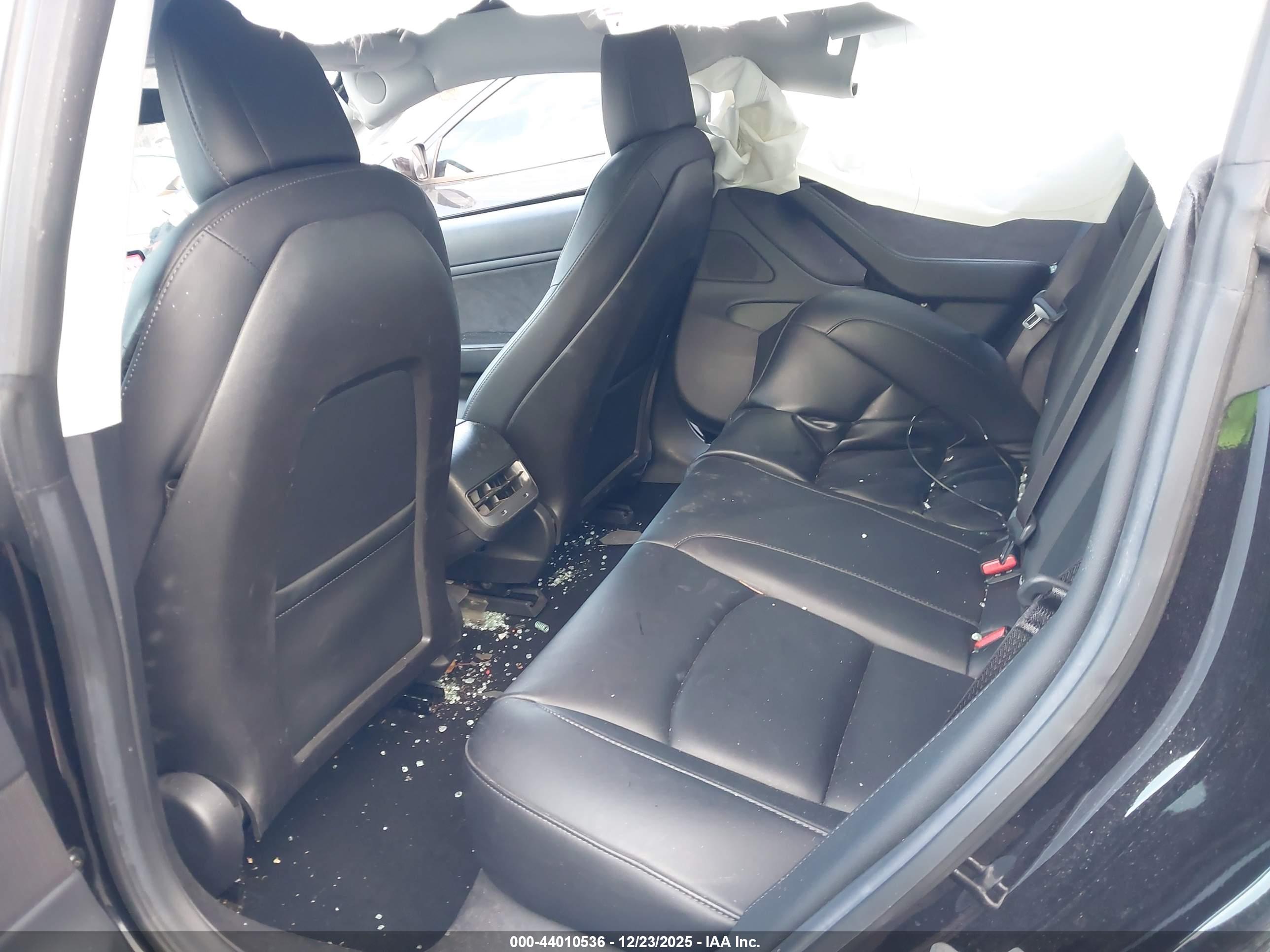 TESLA MODEL image 8