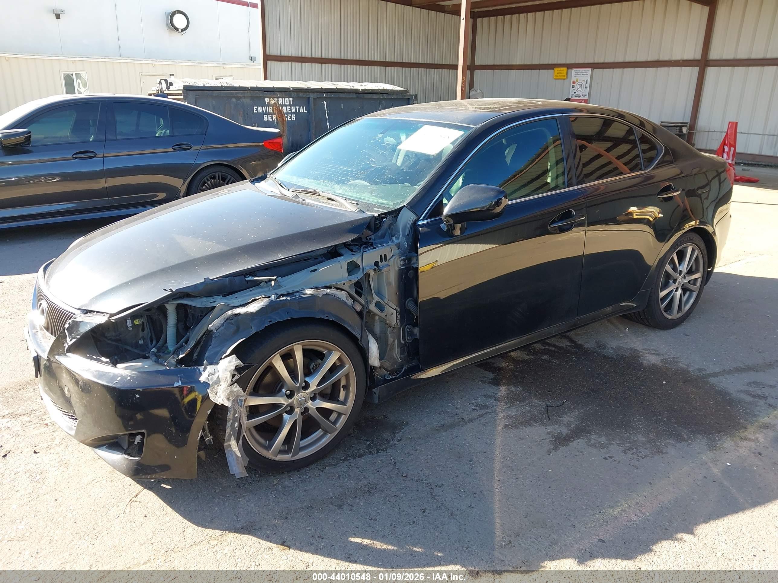 LEXUS IS image 2