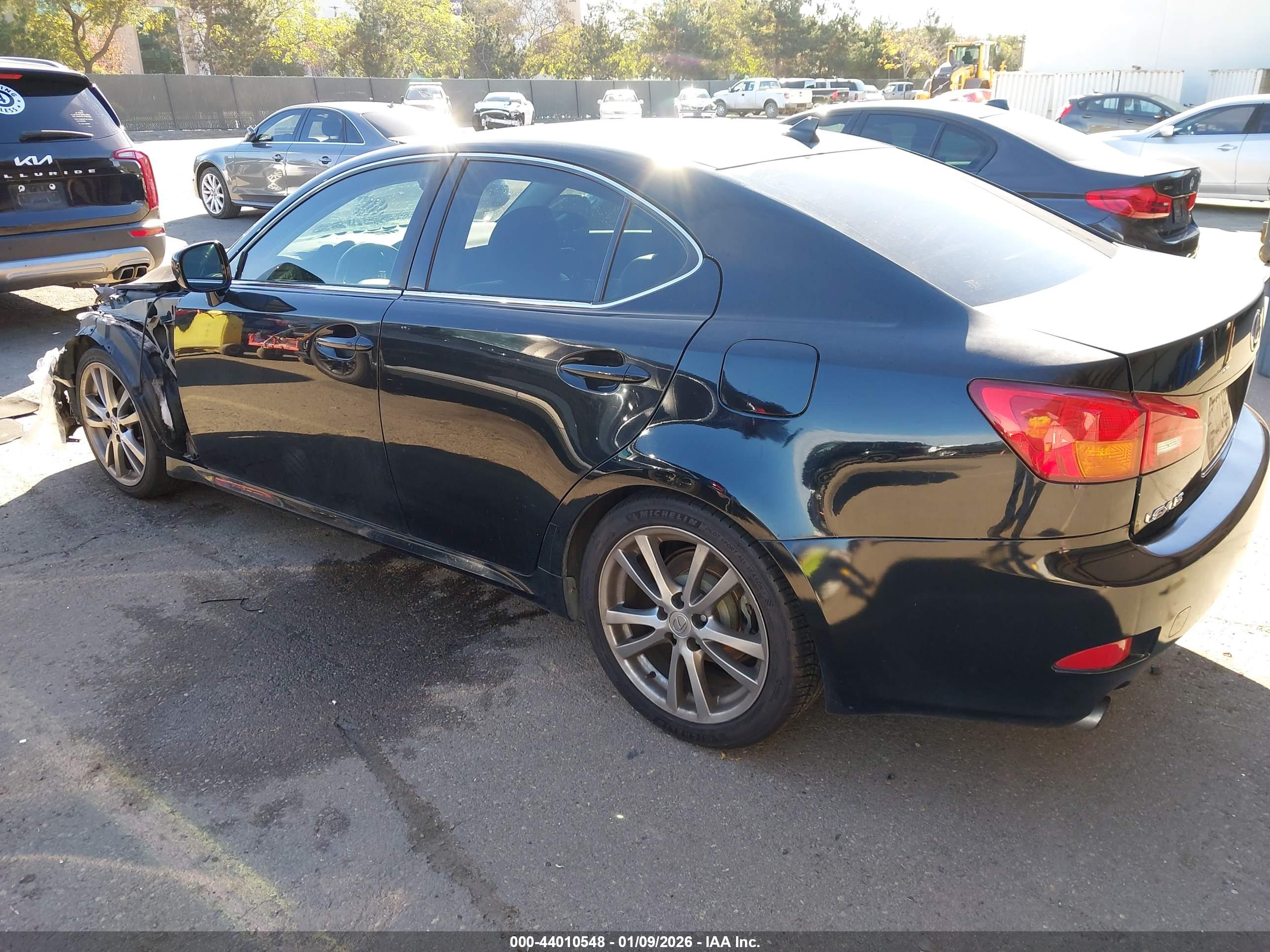 LEXUS IS image 3