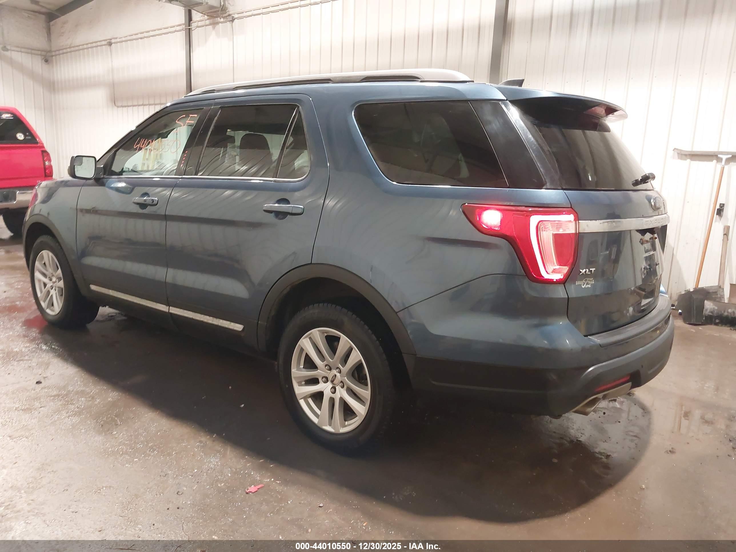 FORD EXPLORER image 3