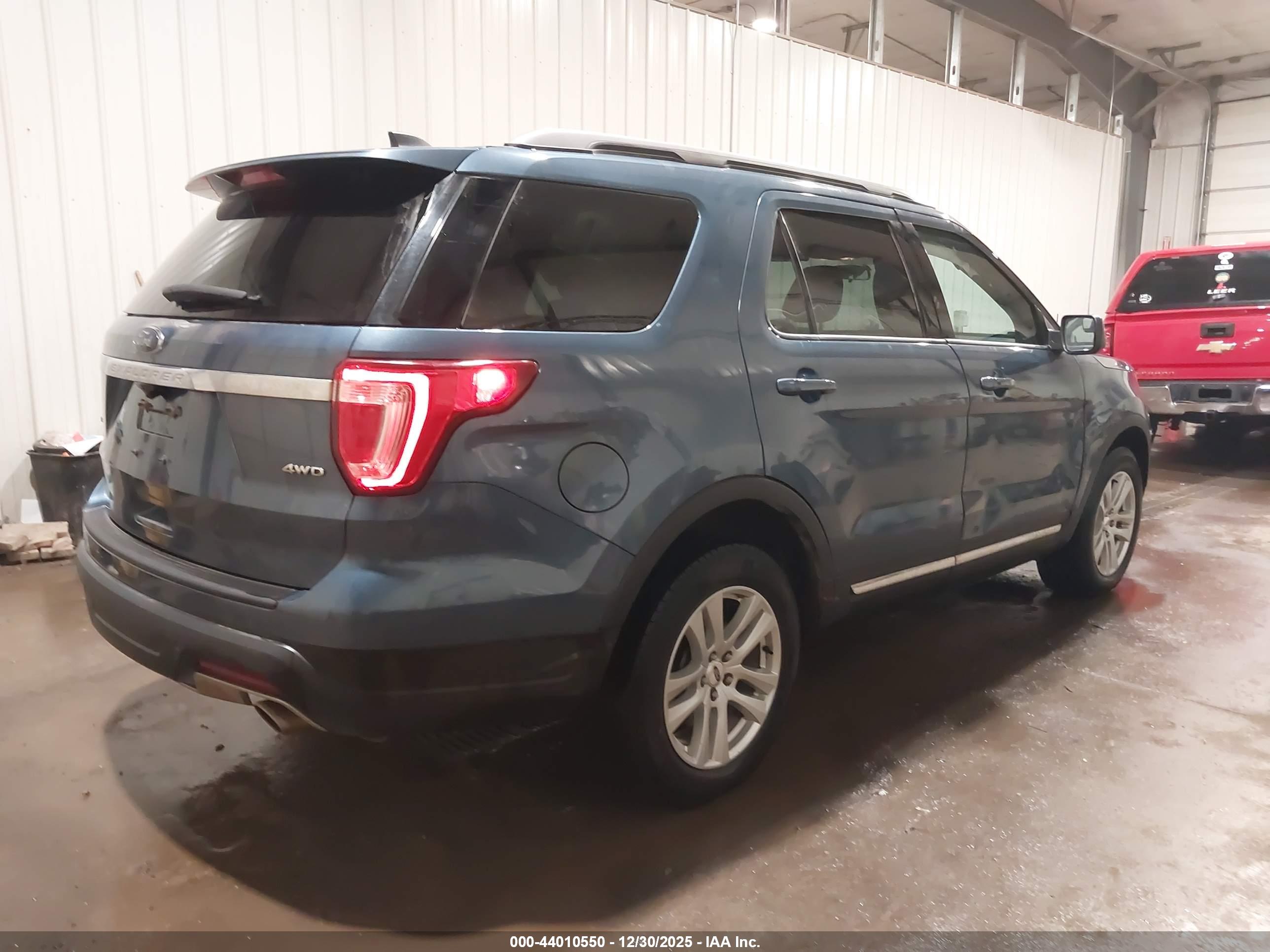 FORD EXPLORER image 4