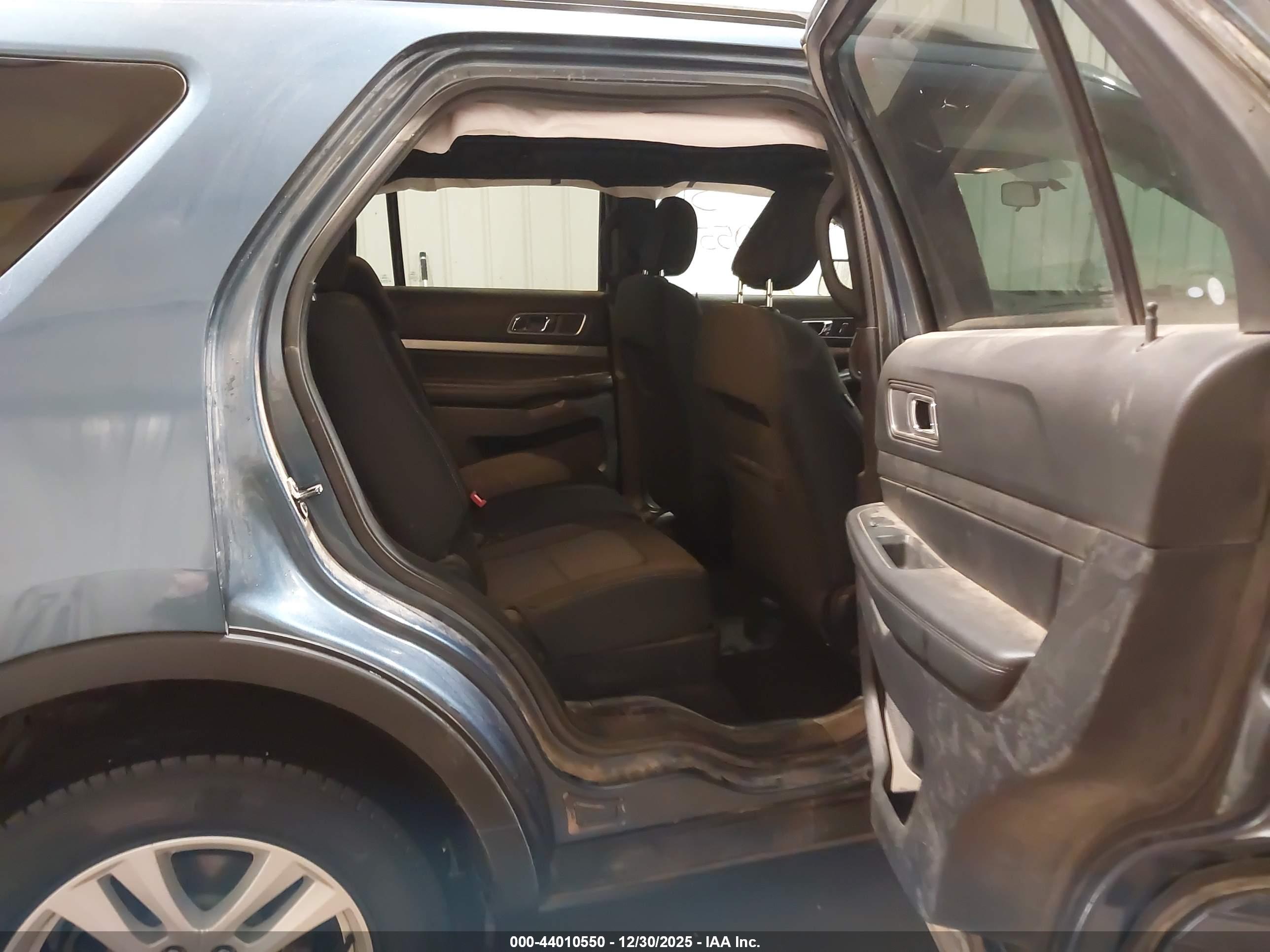 FORD EXPLORER image 8