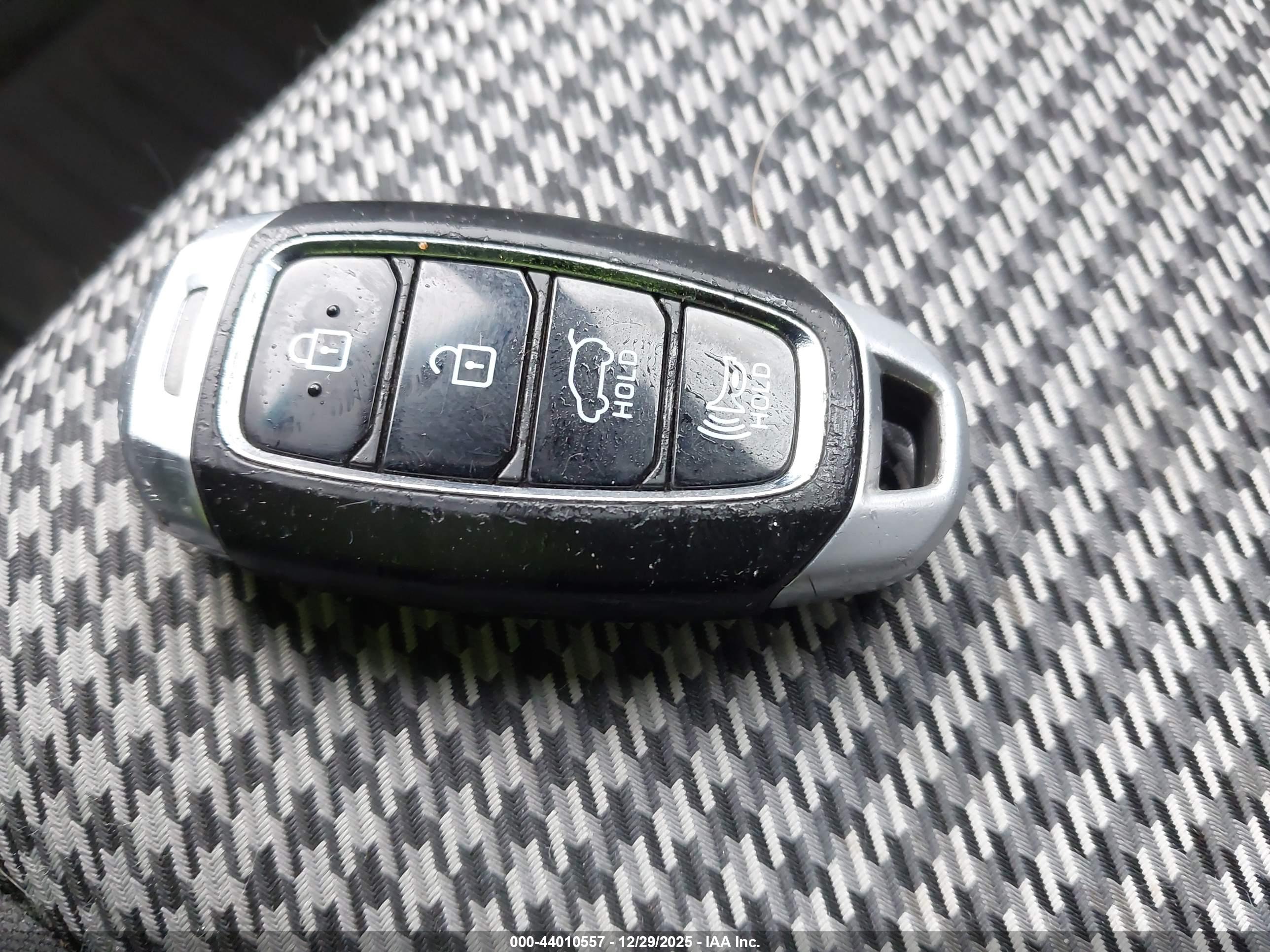 HYUNDAI KONA image 11
