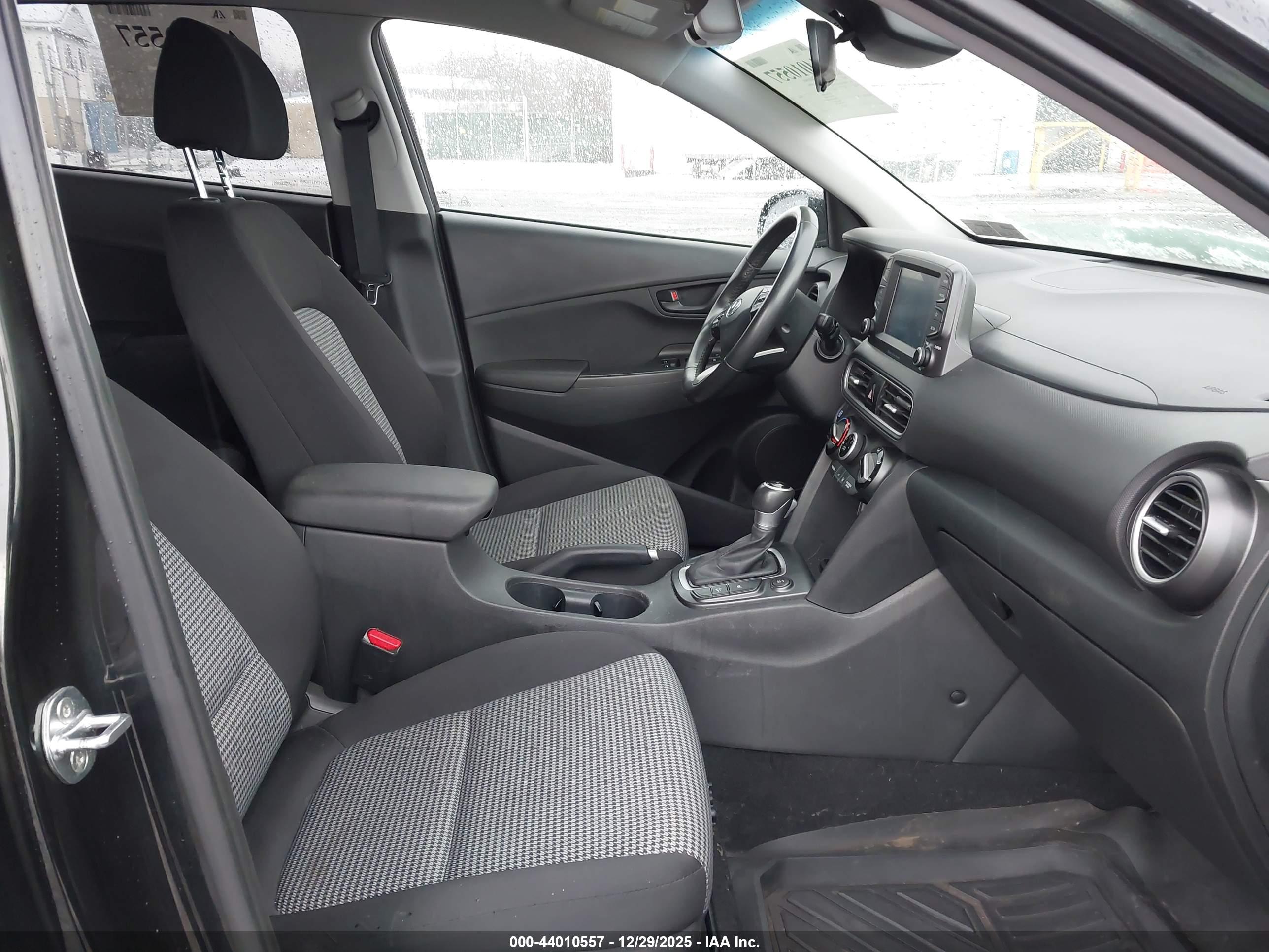 HYUNDAI KONA image 5