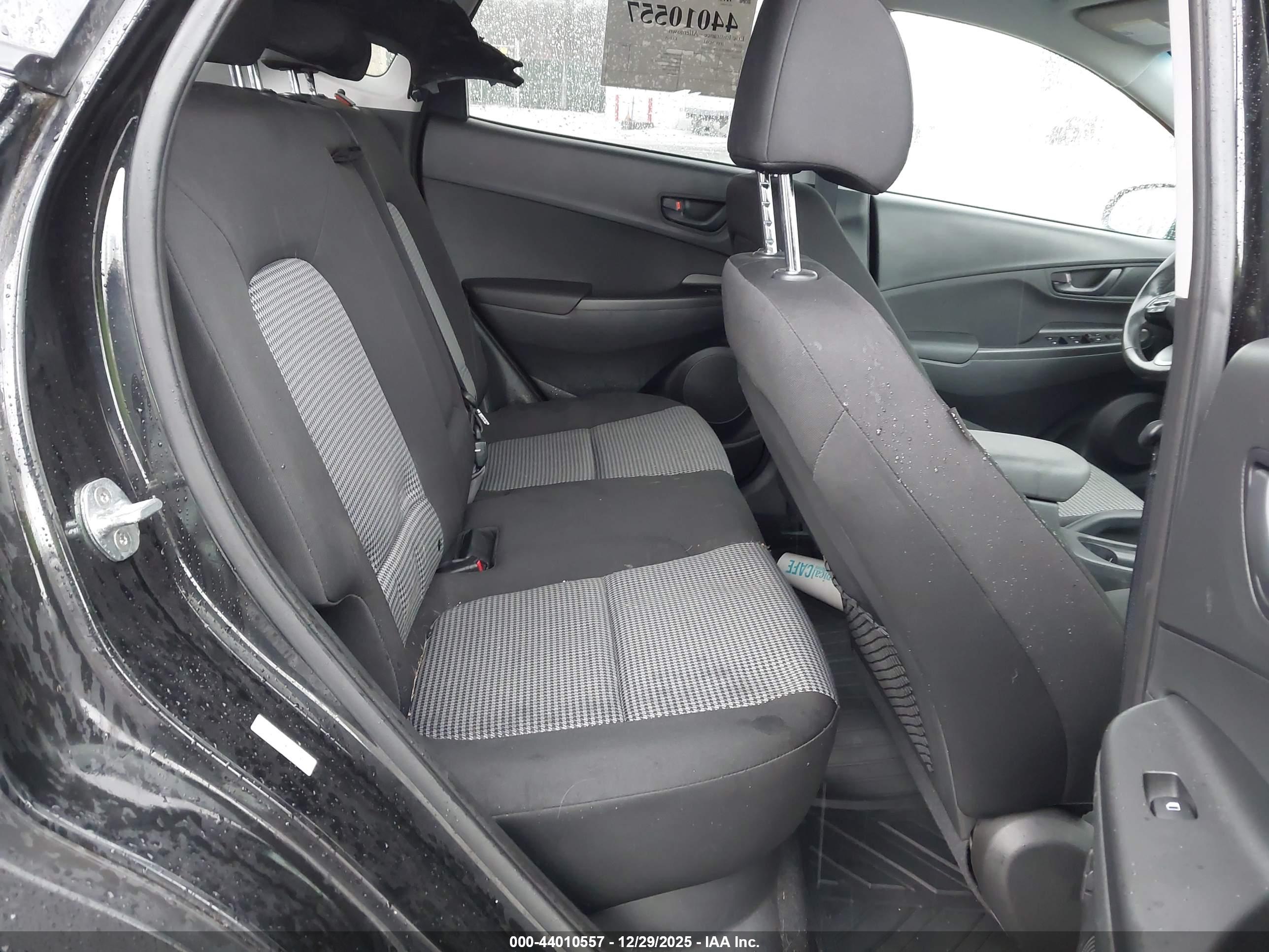 HYUNDAI KONA image 8