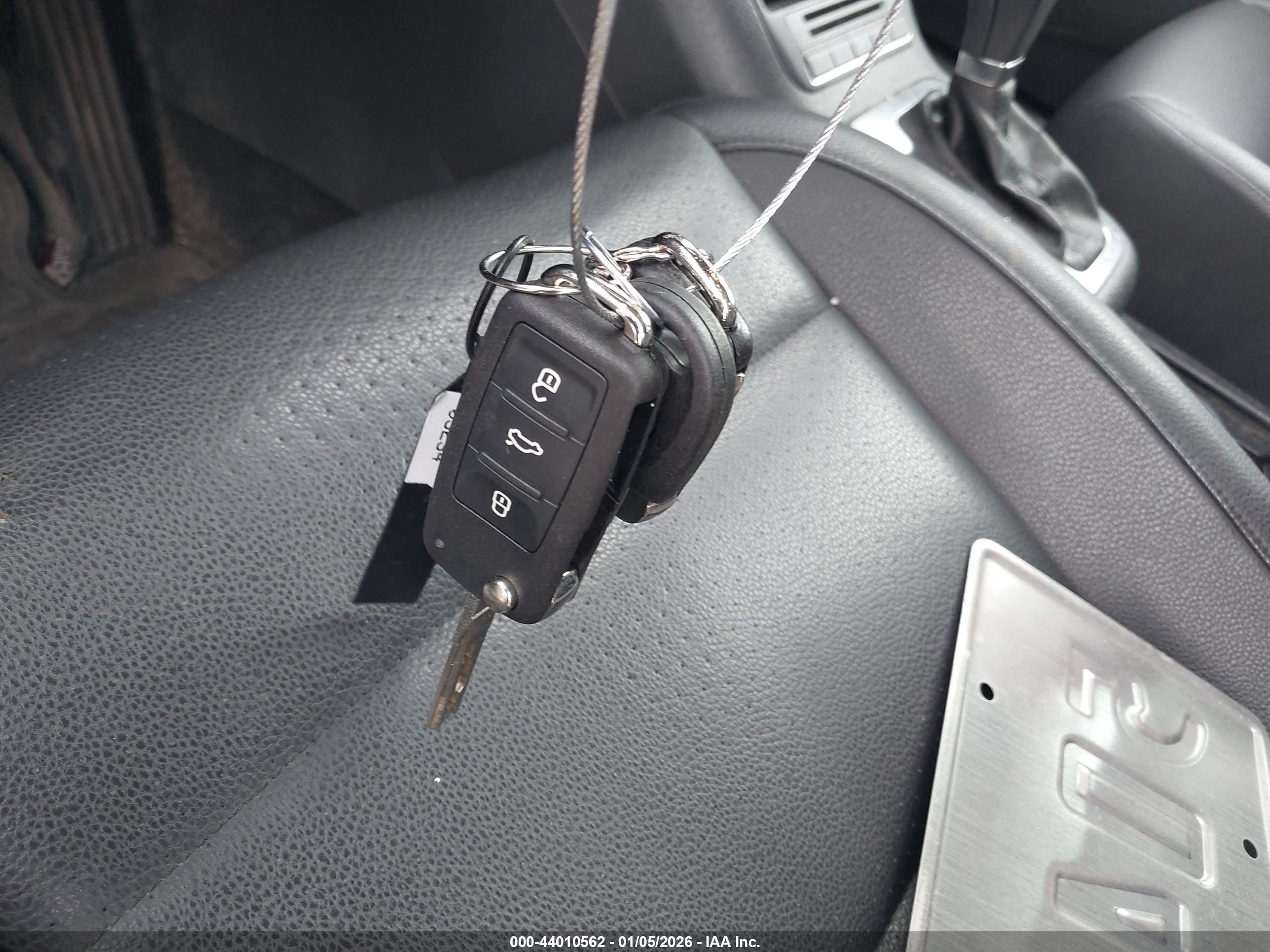 VOLKSWAGEN TIGUAN image 11