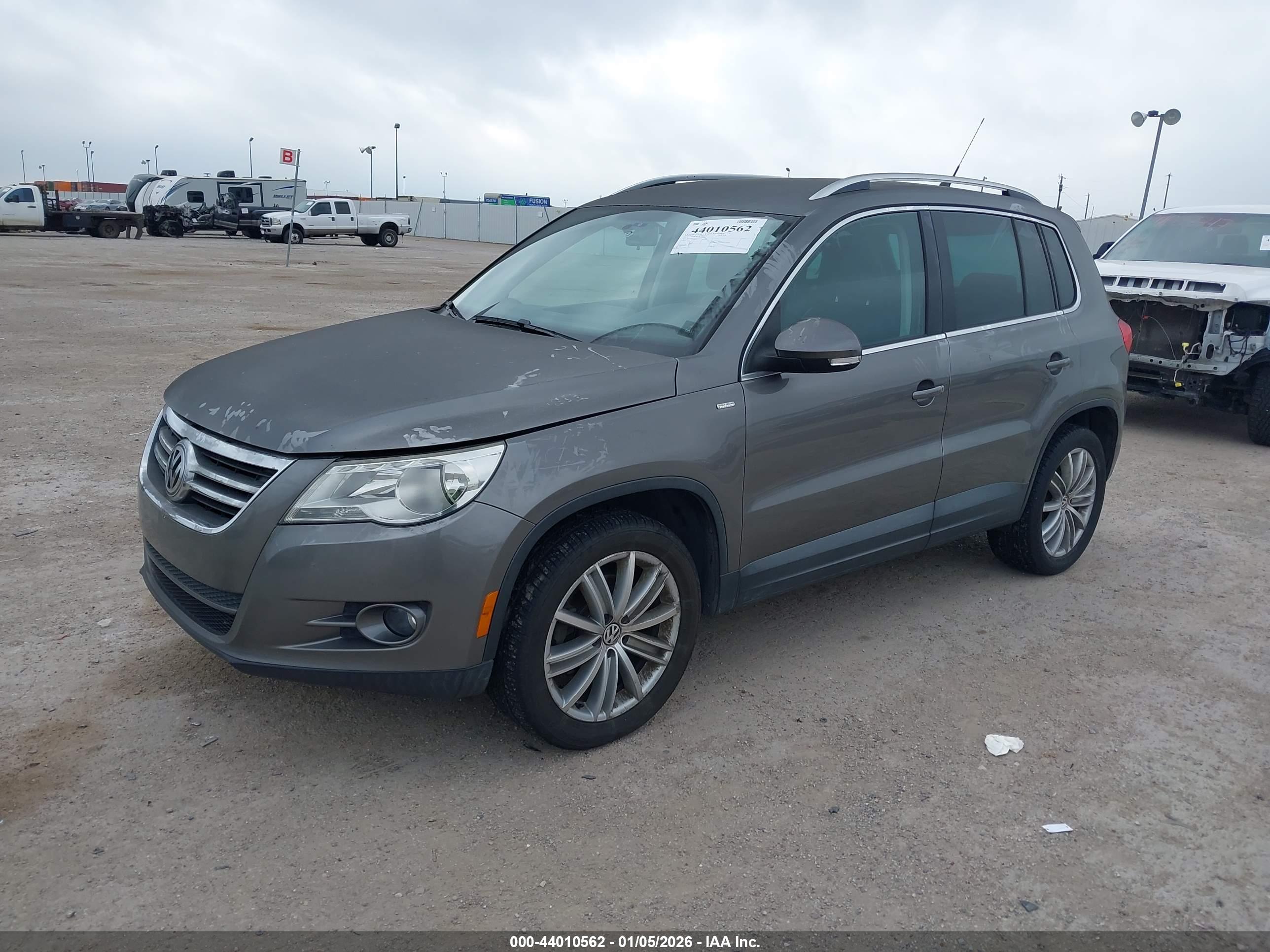 VOLKSWAGEN TIGUAN image 2
