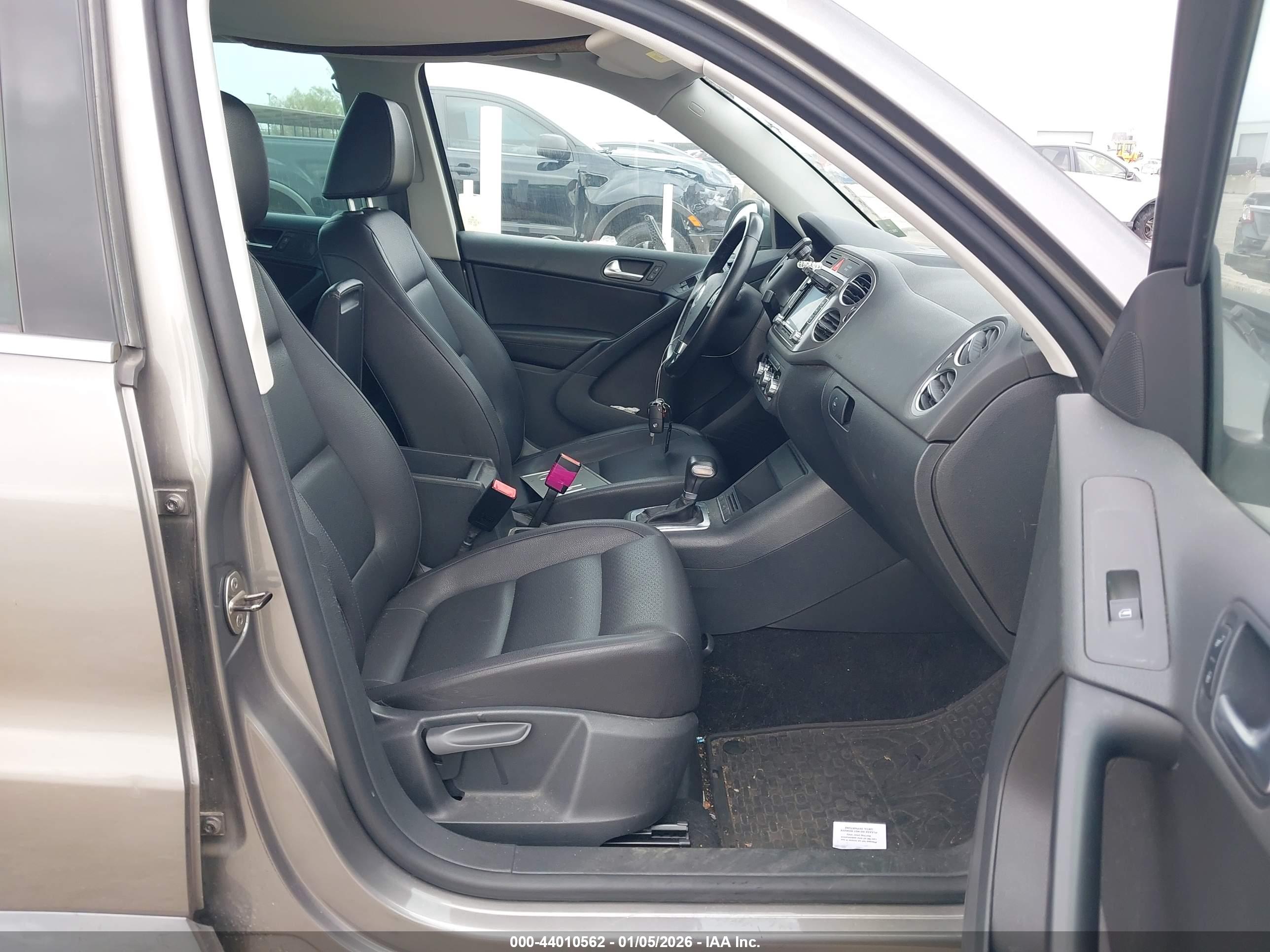 VOLKSWAGEN TIGUAN image 5