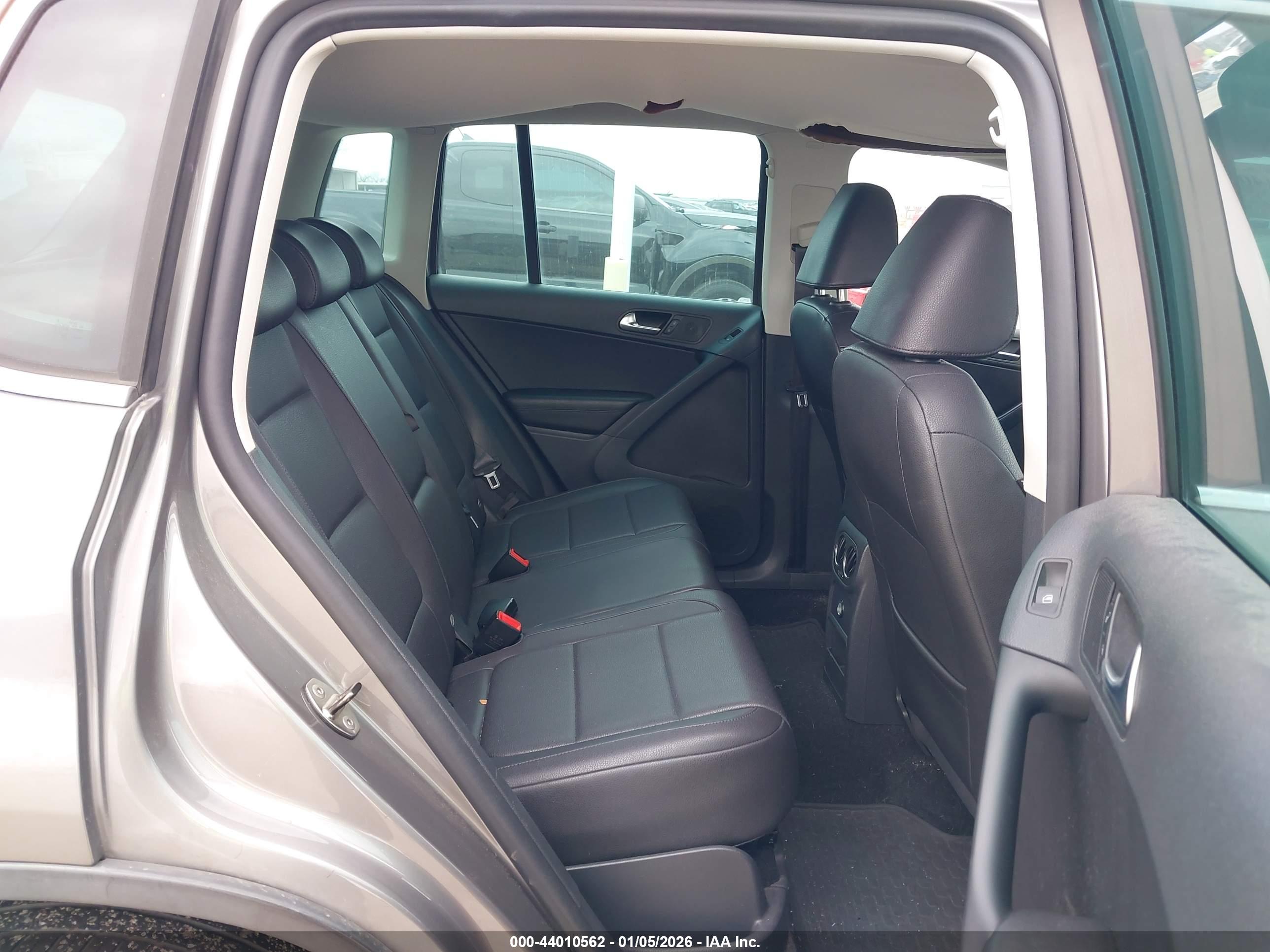 VOLKSWAGEN TIGUAN image 8