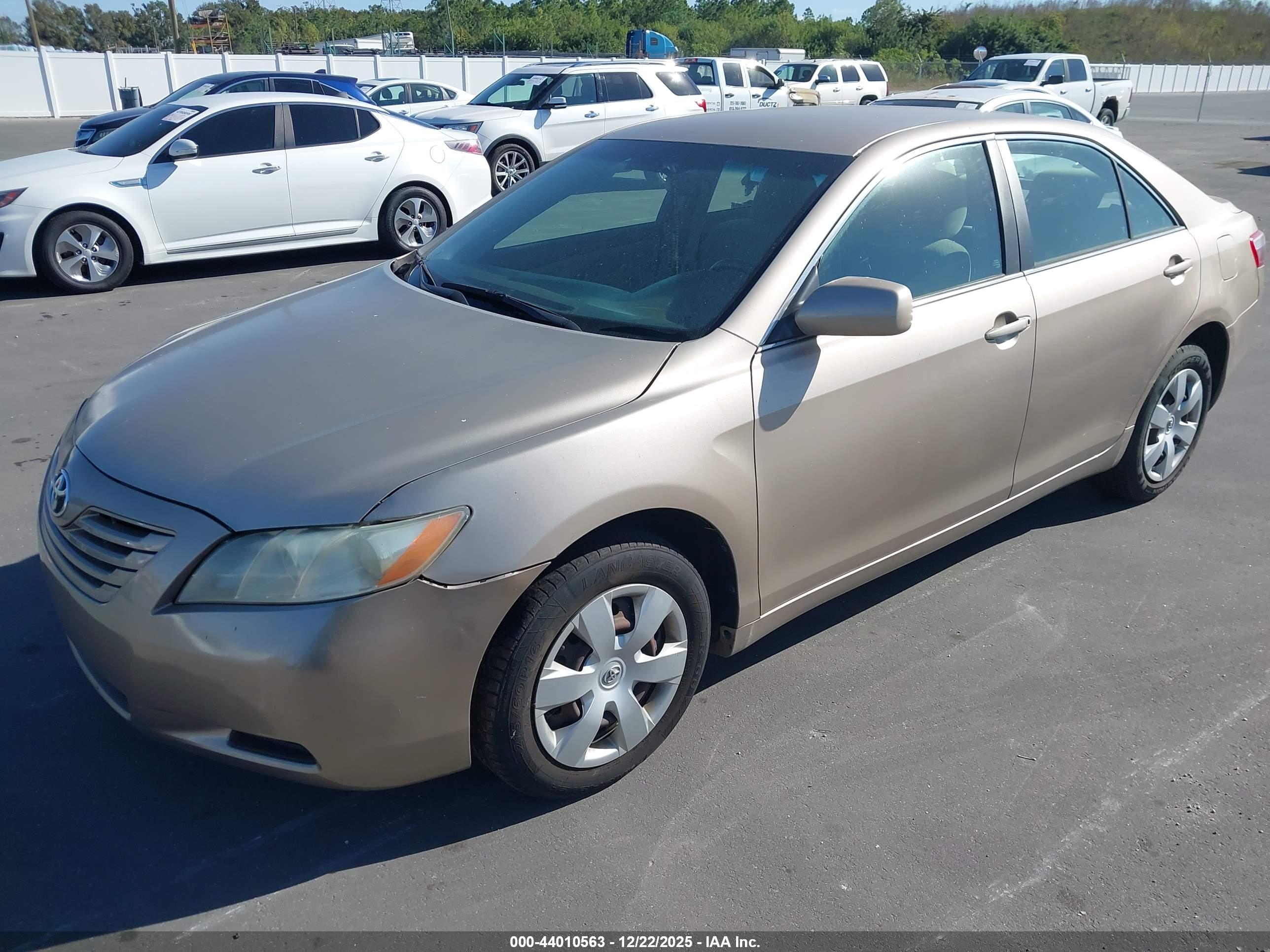 TOYOTA CAMRY image 2