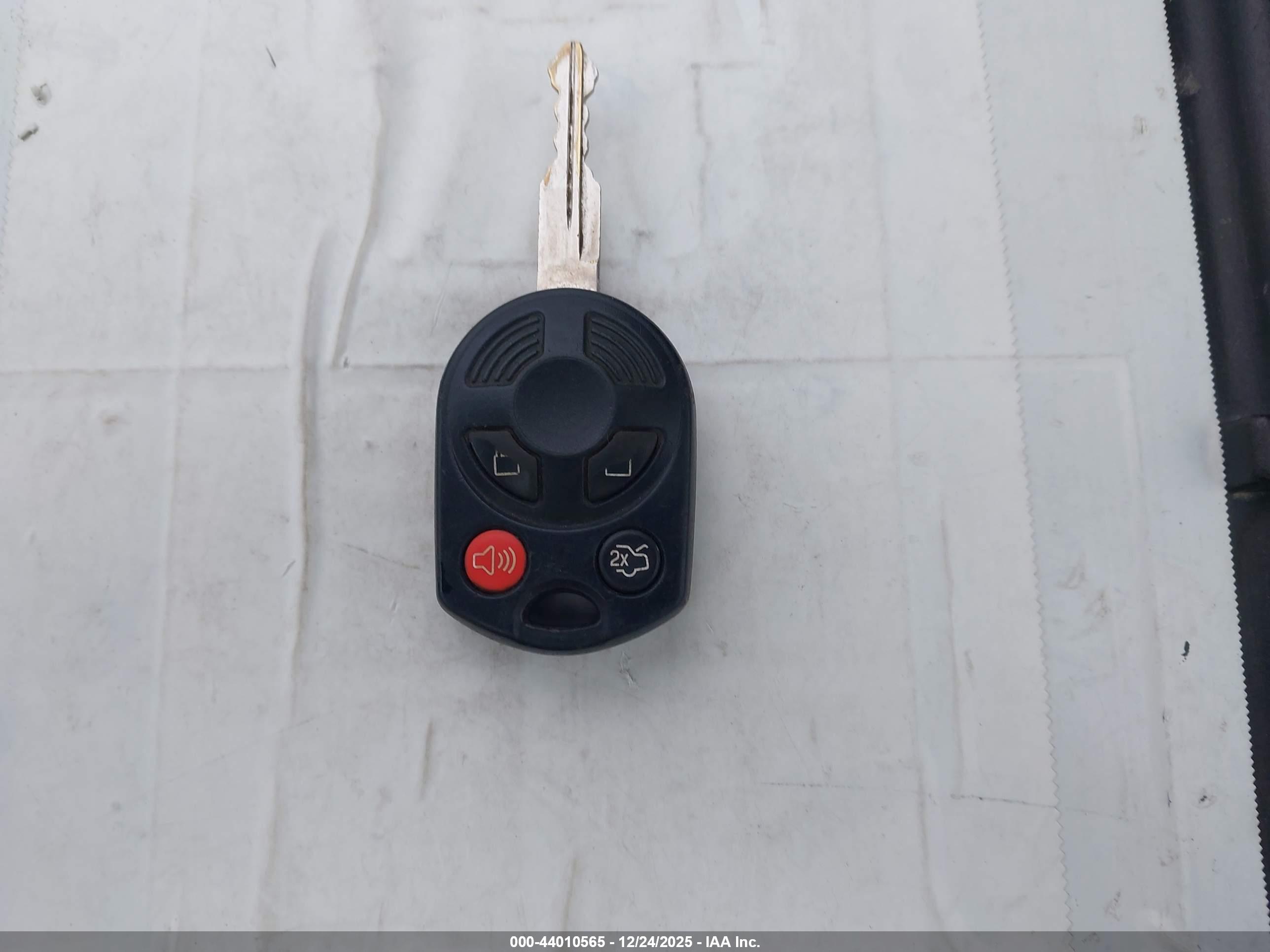 FORD FUSION image 11