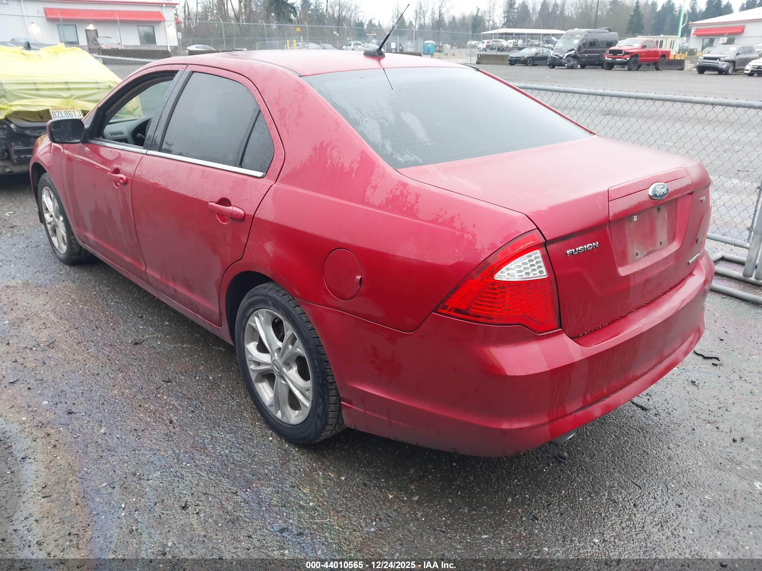 FORD FUSION image 3
