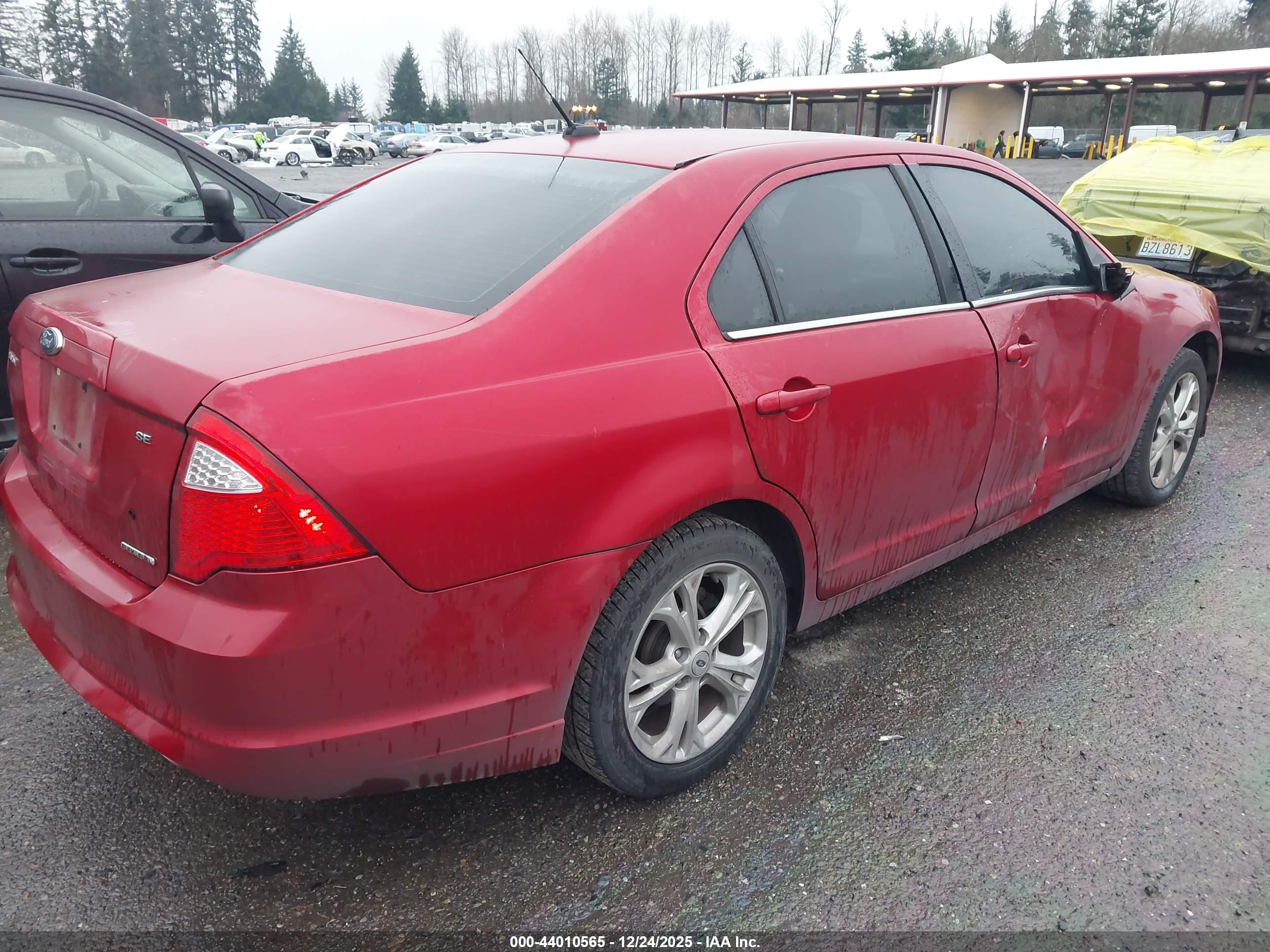 FORD FUSION image 4