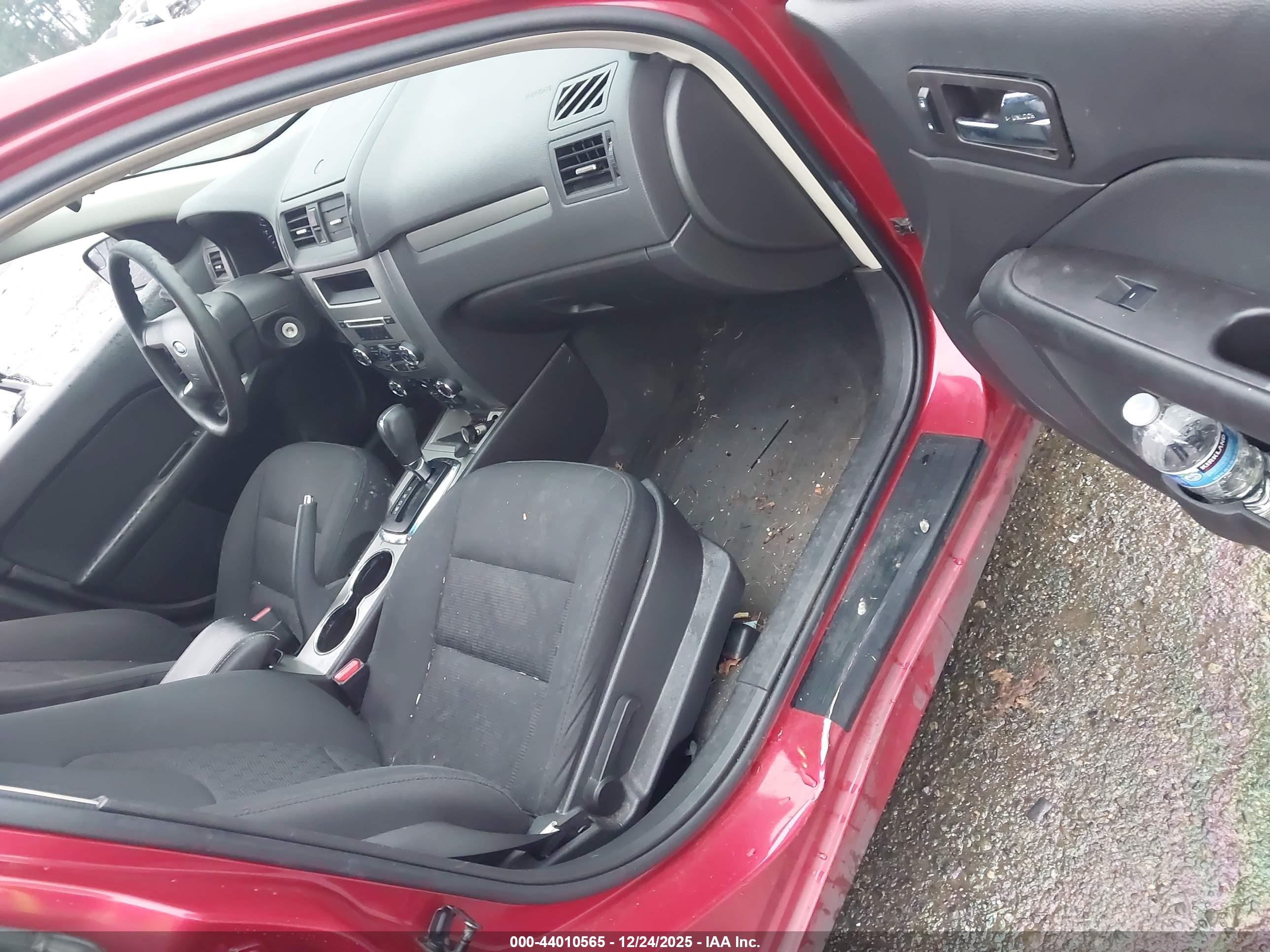 FORD FUSION image 5