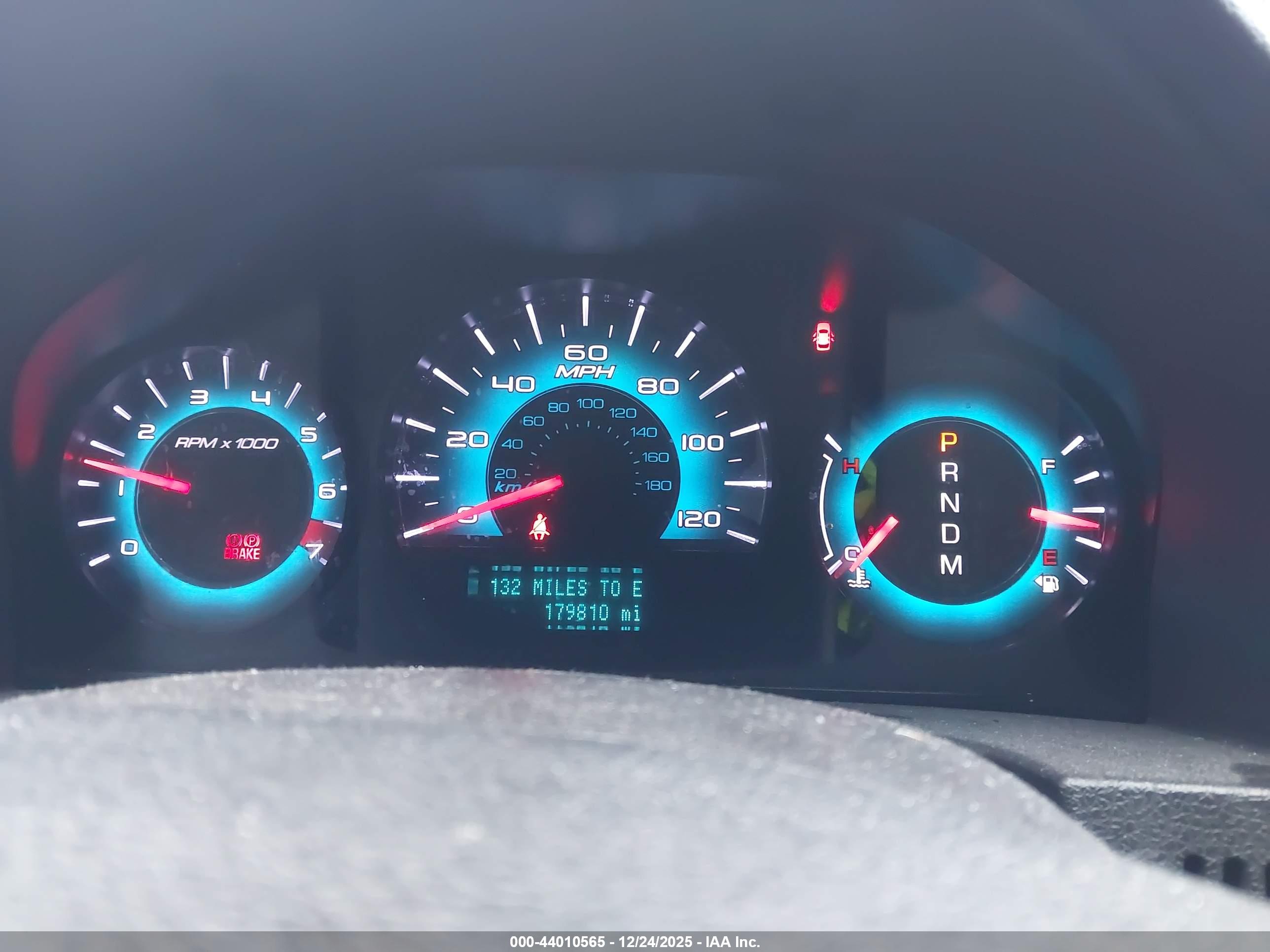 FORD FUSION image 7