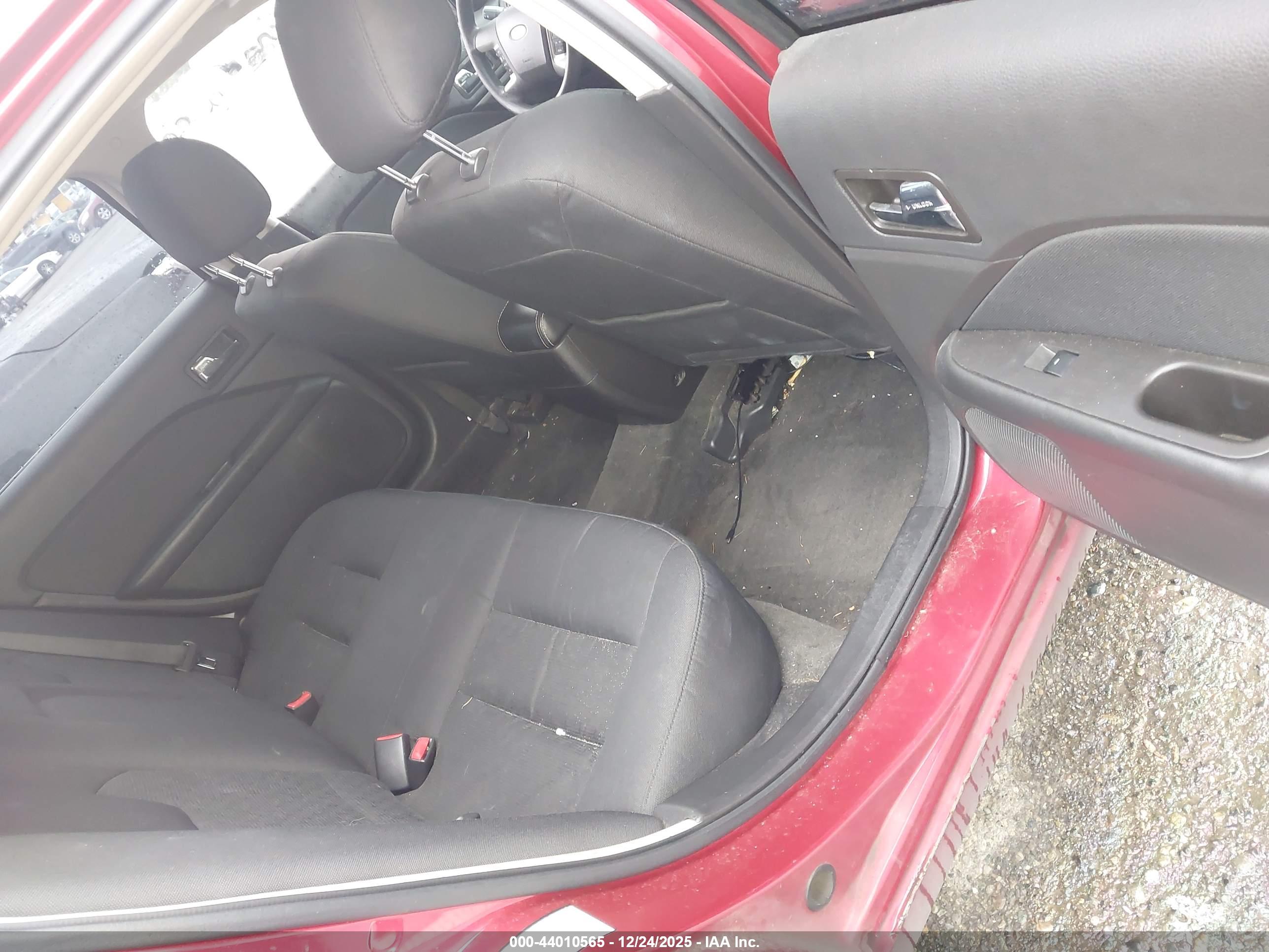 FORD FUSION image 8