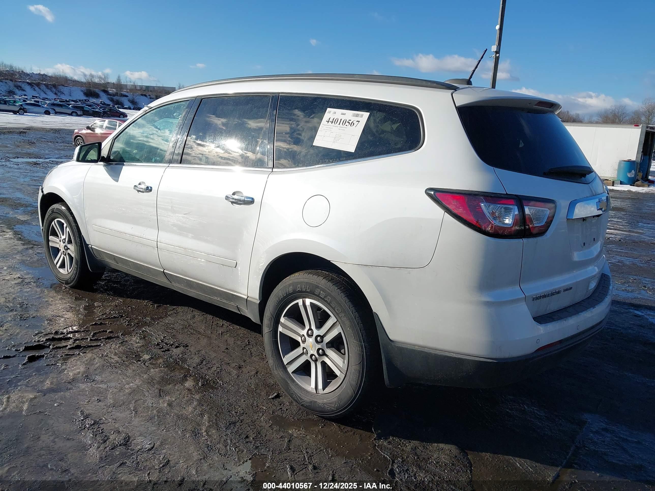 CHEVROLET TRAVERSE image 3