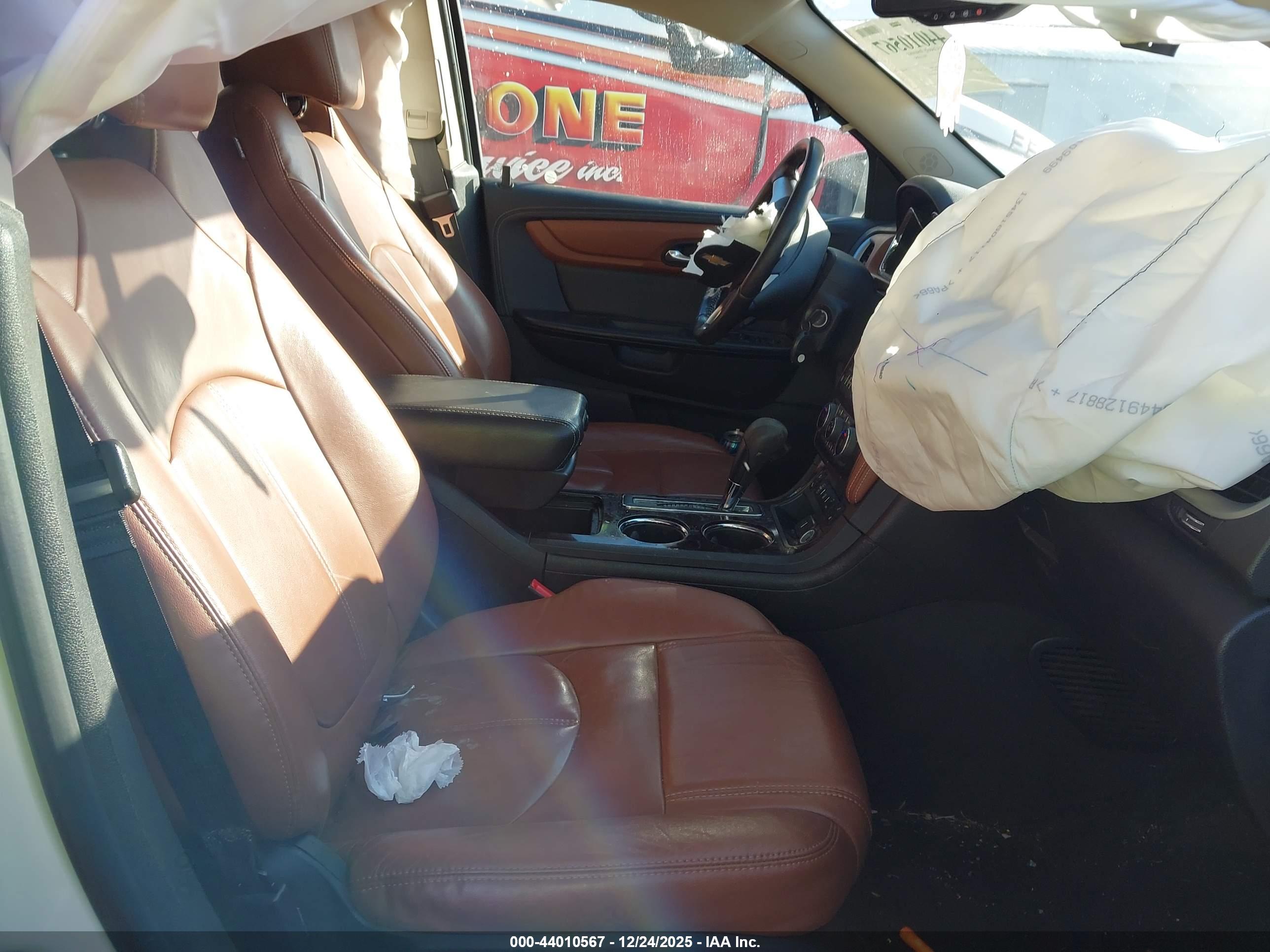 CHEVROLET TRAVERSE image 5