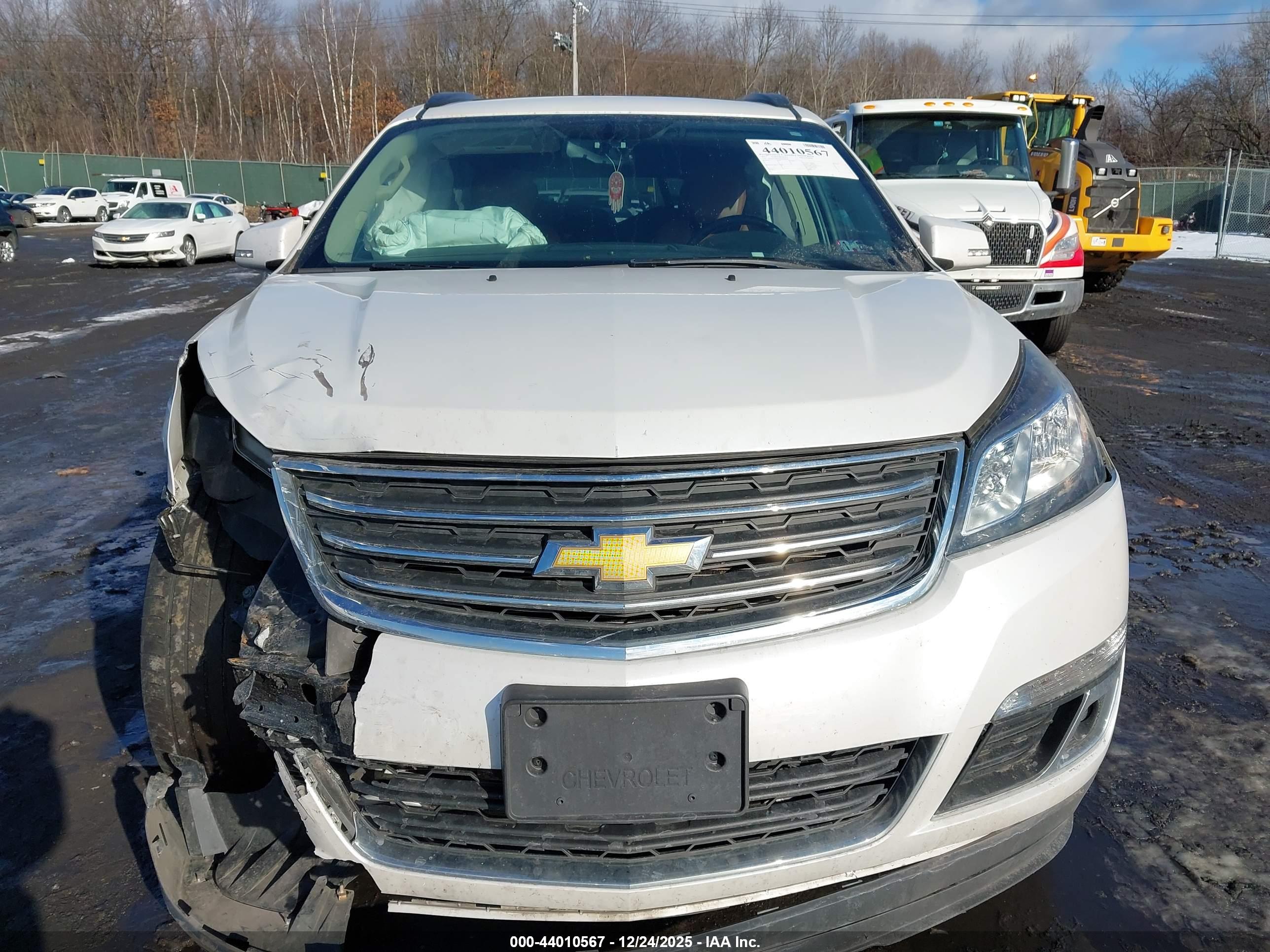 CHEVROLET TRAVERSE image 6