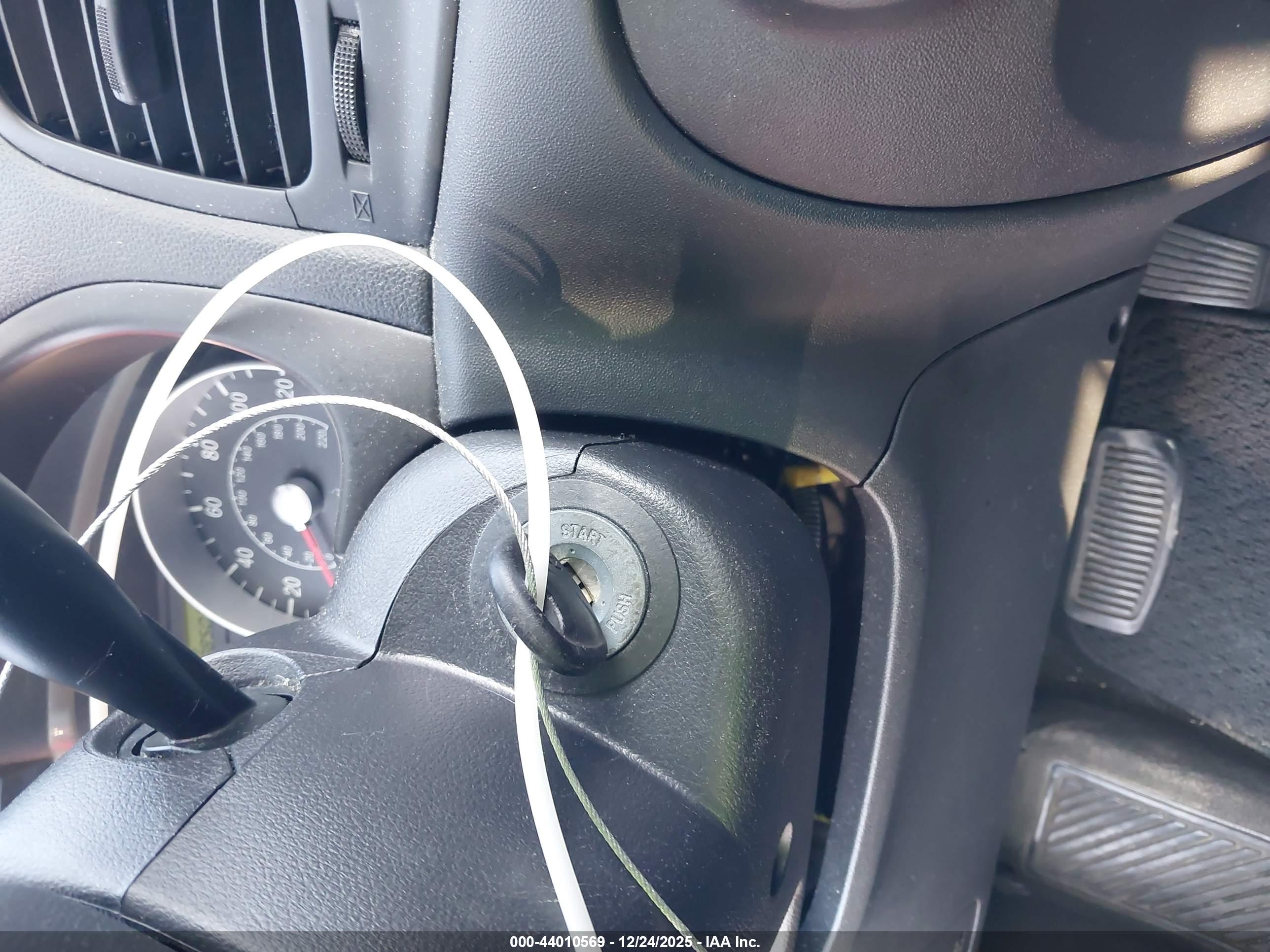 HYUNDAI ACCENT image 11